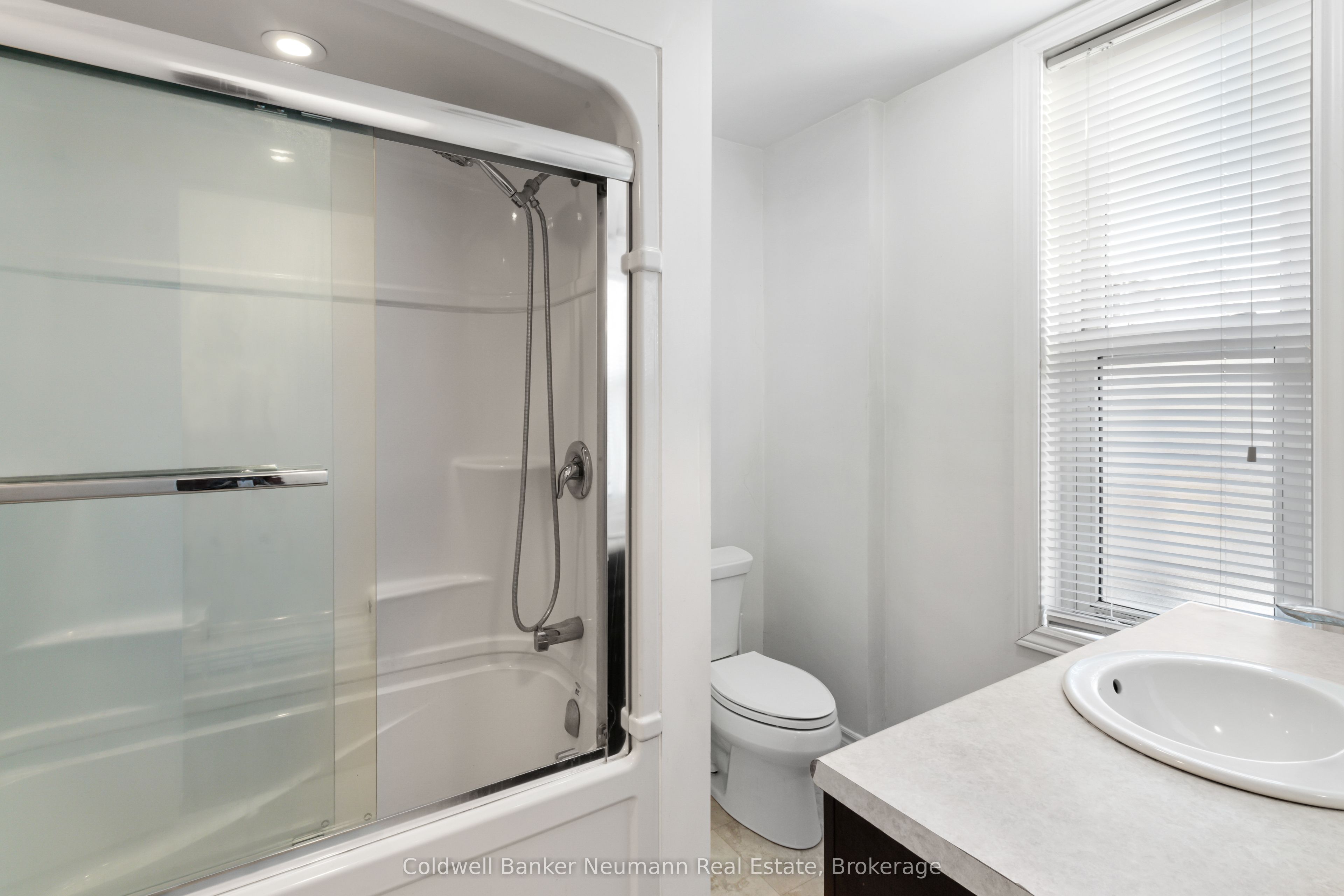 56 YARMOUTH Street A, Guelph, ON N1H 4G3 photo 5
