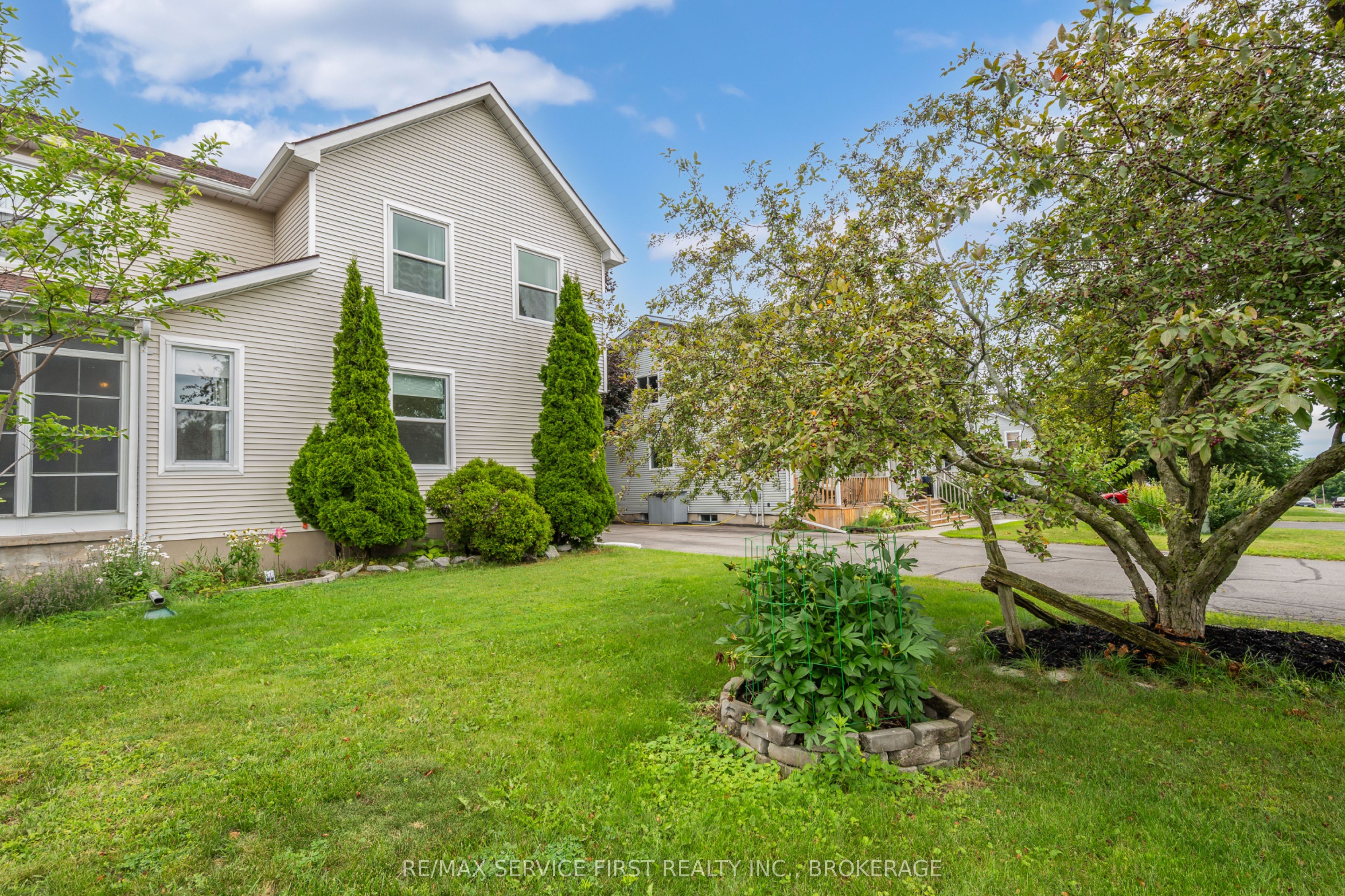 53 MCKEOWN Crescent, Loyalist, ON K7N 1Y4 photo 2