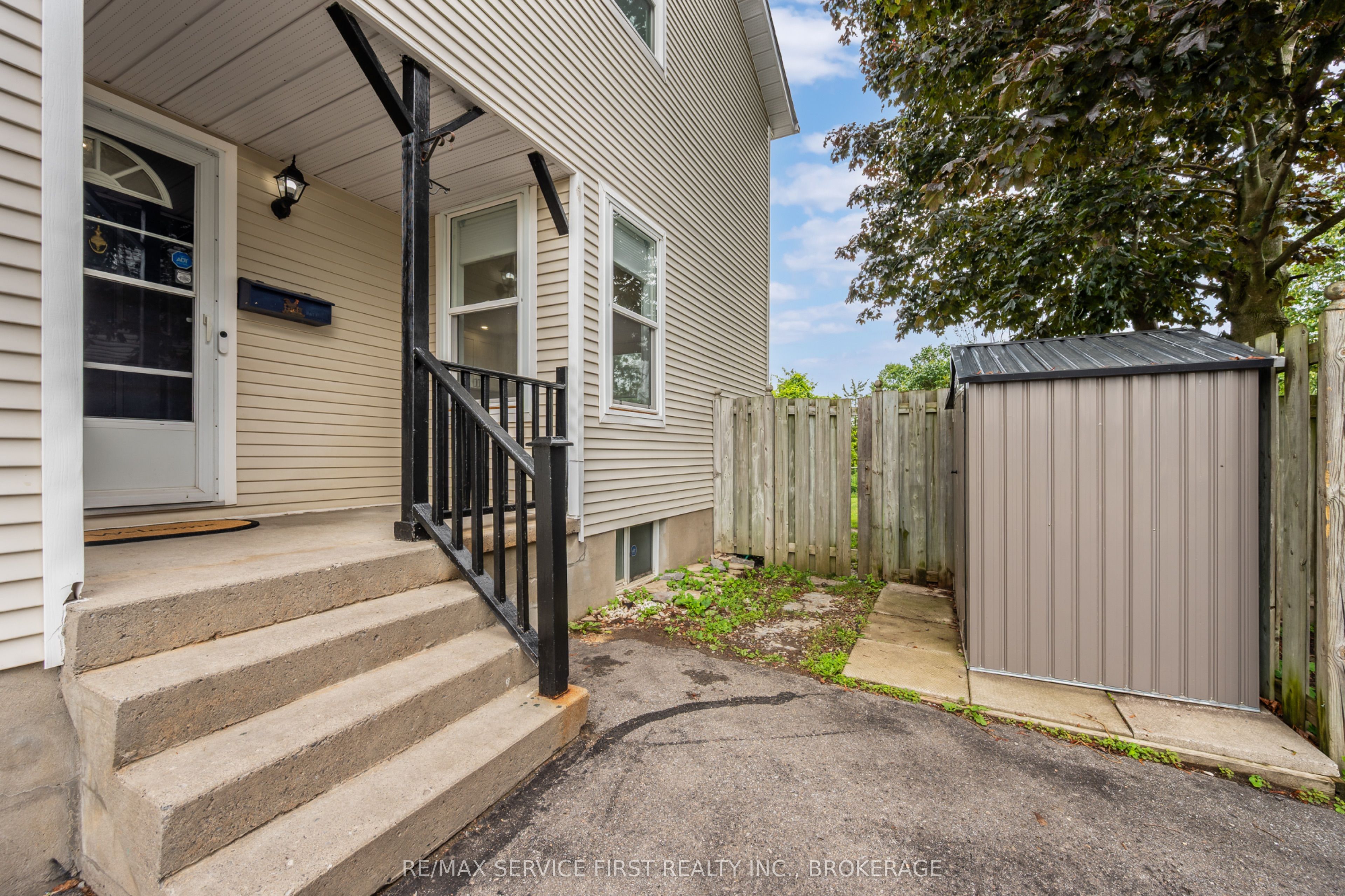 53 MCKEOWN Crescent, Loyalist, ON K7N 1Y4 photo 3