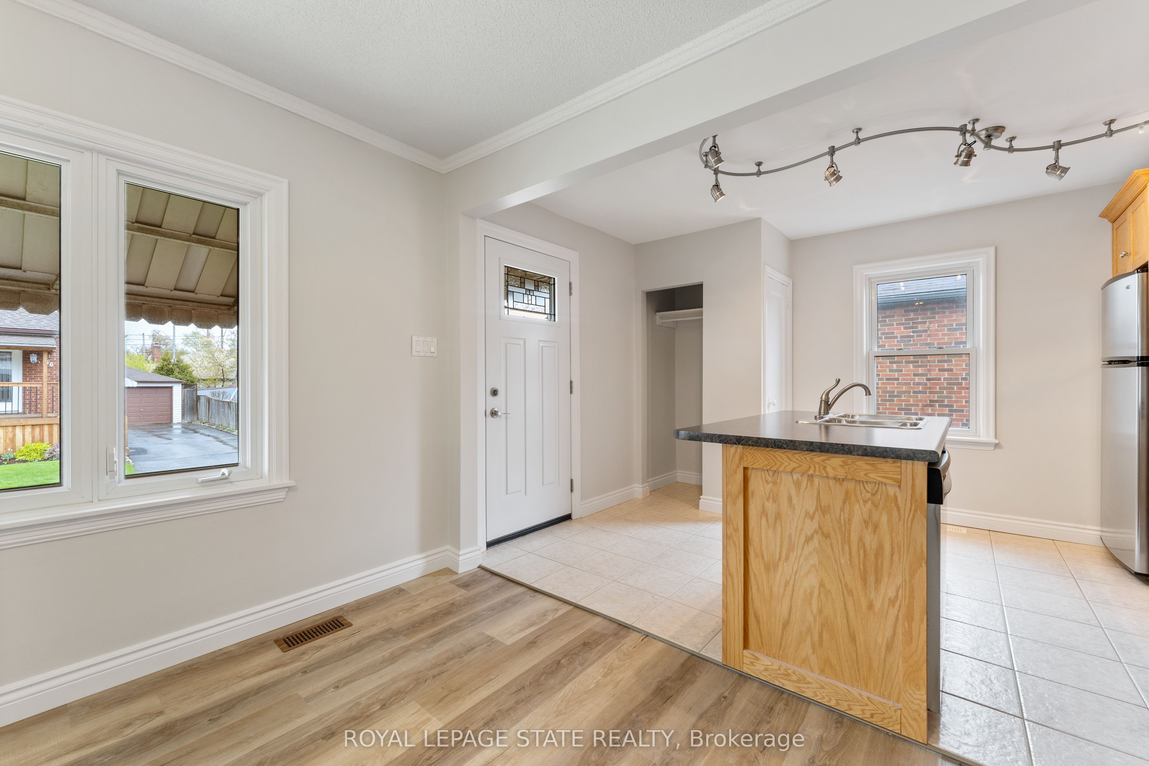 65 East 11th Street Main Floor, Hamilton, ON L9A 3T3 photo 4