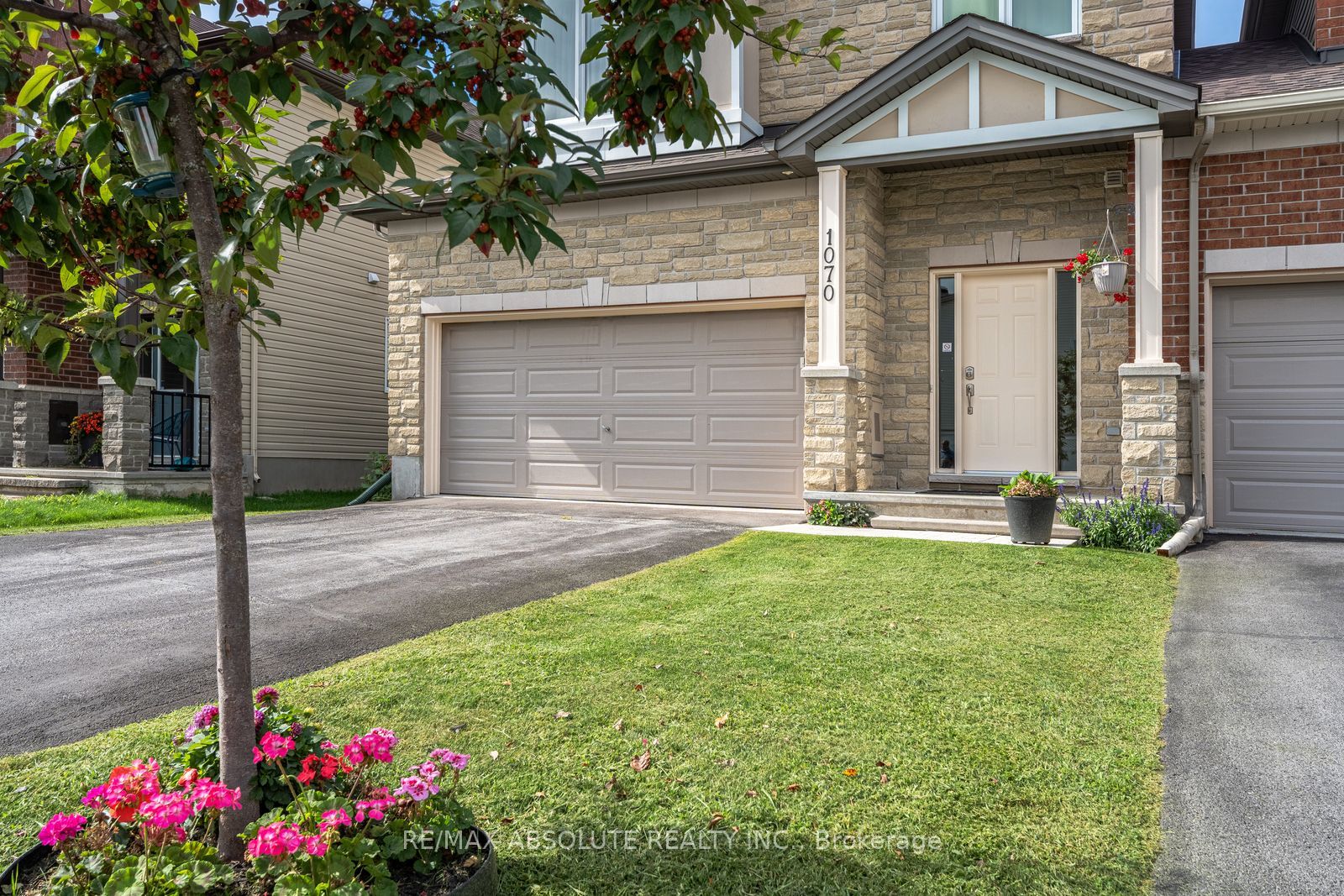 1070 Northgraves Crescent, Kanata, ON K2M 0C6 photo 2