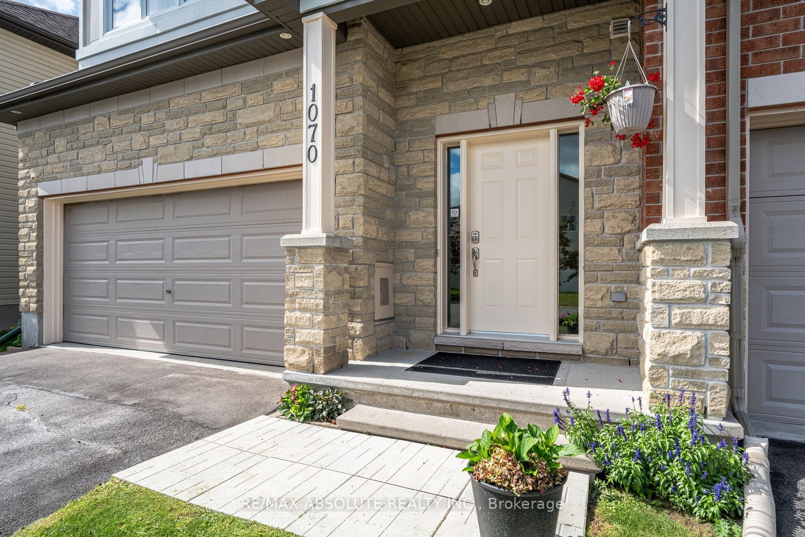 1070 Northgraves Crescent, Kanata, ON K2M 0C6 photo 3
