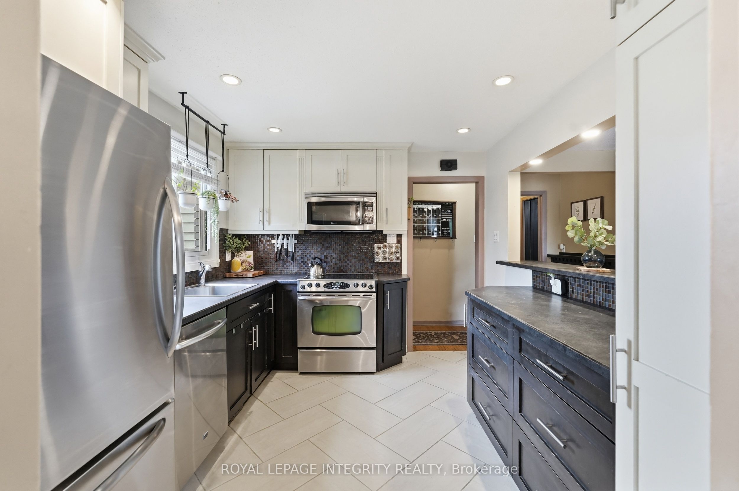 26 Woodmount Crescent, Cityview - Parkwoods Hills - Rideau Shore, ON K2E 5R1 photo 5
