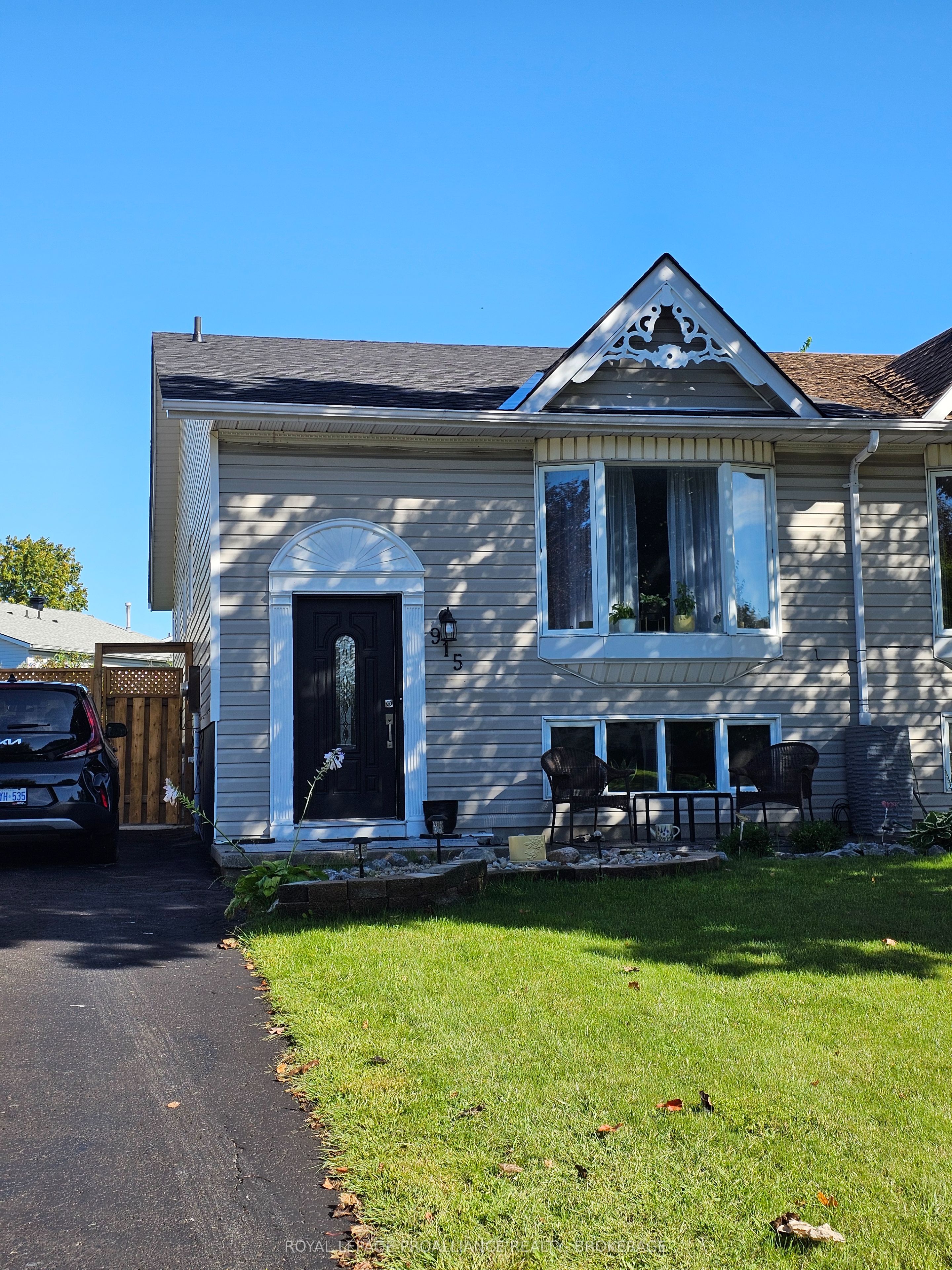 915 Warburton Crescent, Kingston, ON K7M 8L3 photo 2