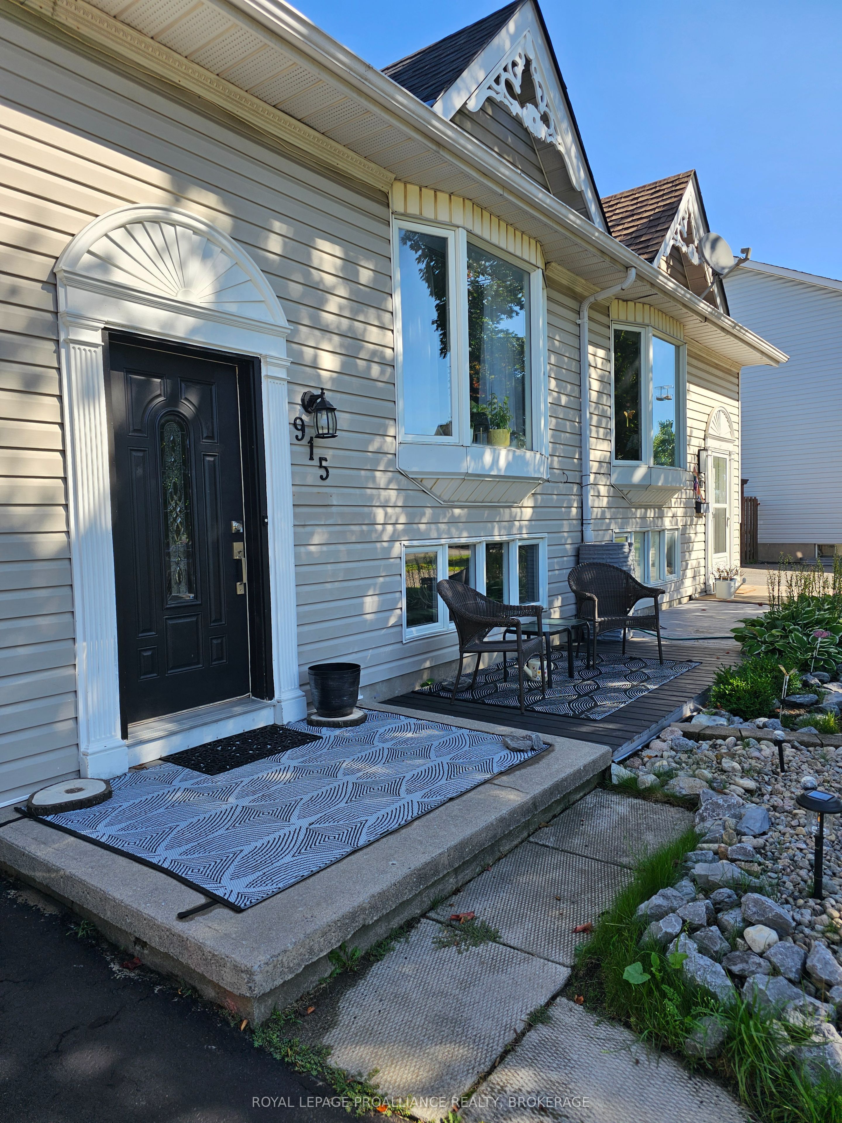 915 Warburton Crescent, Kingston, ON K7M 8L3 photo 5