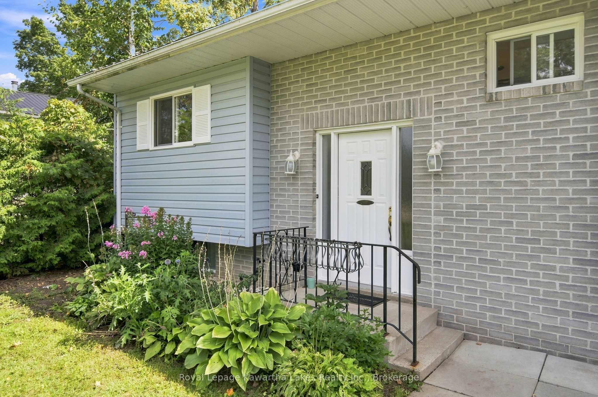 9 Richmond Street W, Kawartha Lakes, ON K0M 2B0 photo 2