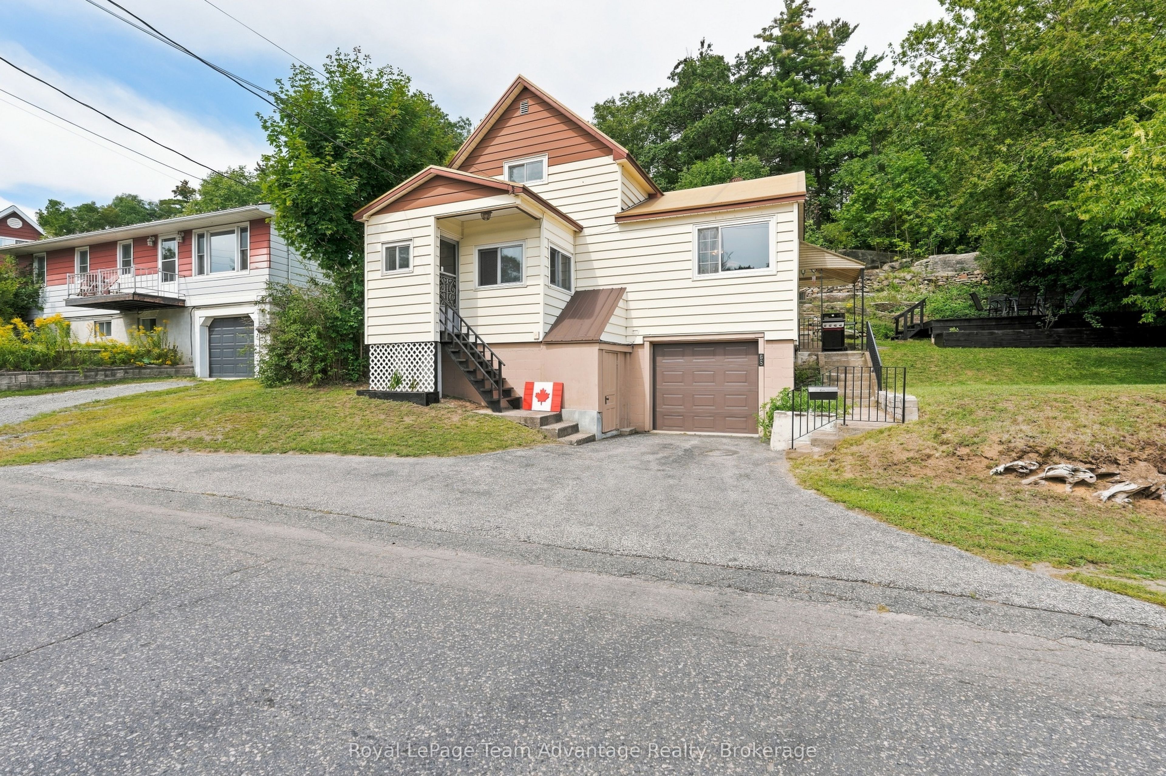 65 Isabella Street, Parry Sound, ON P2A 1M6 photo 2