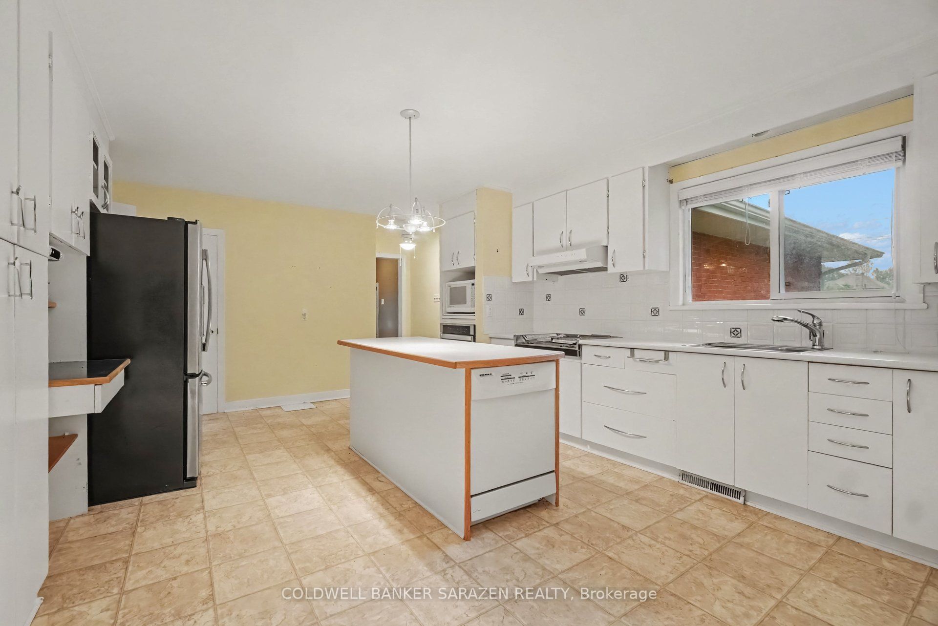 23 Elma Street, Blossom Park - Airport and Area, ON K1T 3W8 photo 4