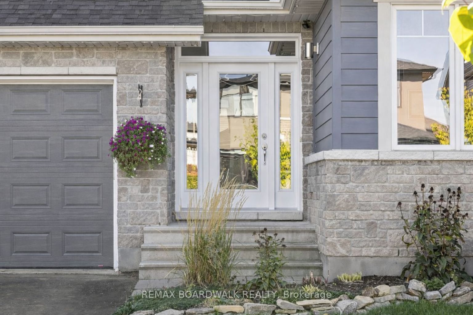 279 Sceptre Way S, Kanata, ON K2V 0C6 photo 2