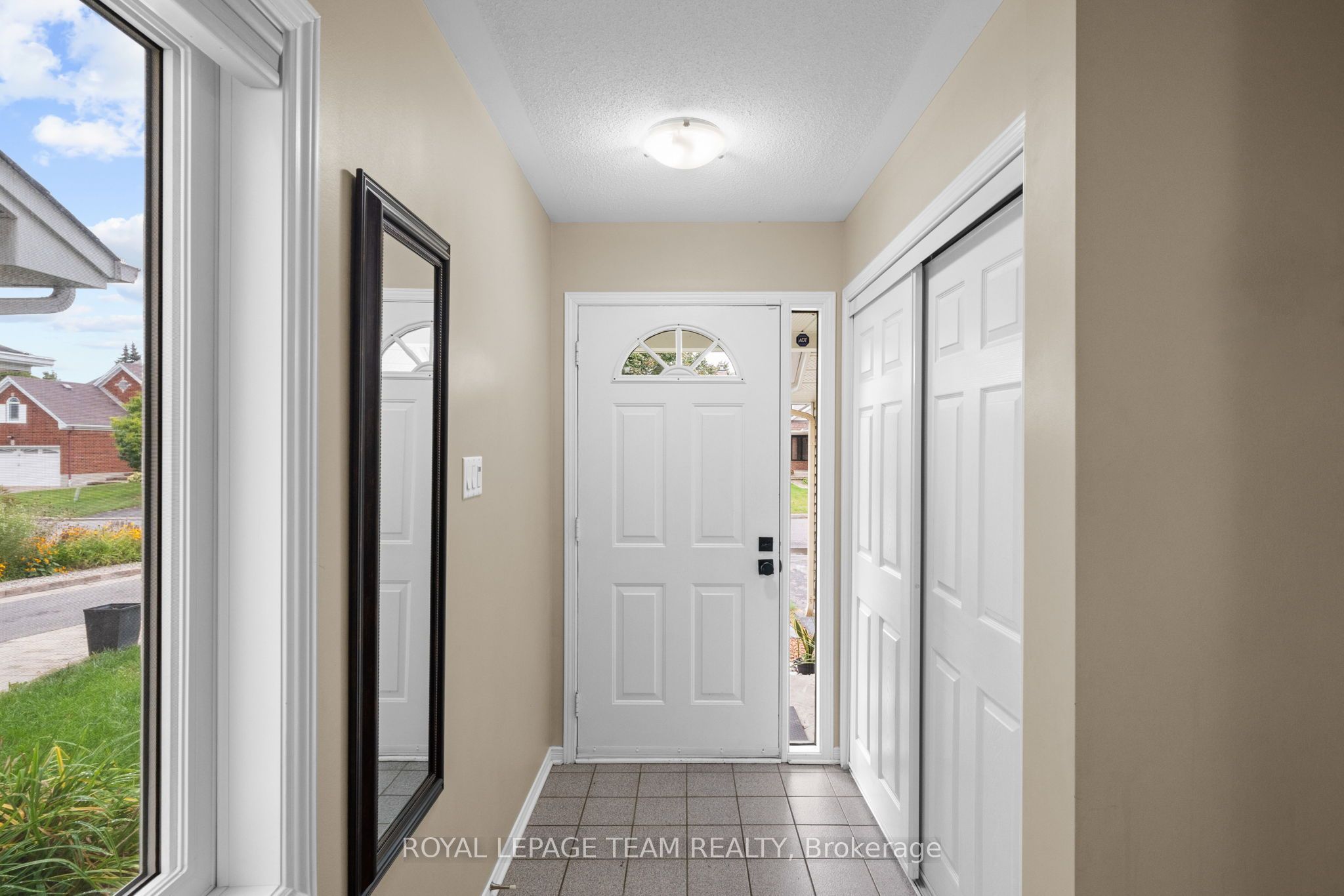 6524 Tooney Drive, Orleans - Convent Glen and Area, ON K1C 7H1 photo 5