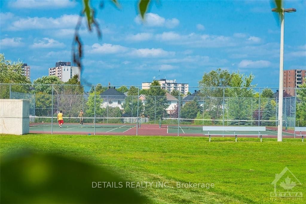 12 Manhattan Crescent, Carlington - Central Park, ON K2C 4B4 photo 3