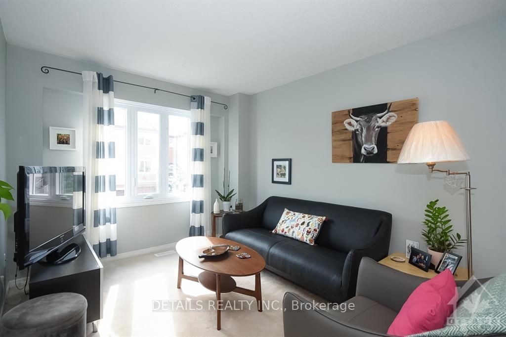 12 Manhattan Crescent, Carlington - Central Park, ON K2C 4B4 photo 5