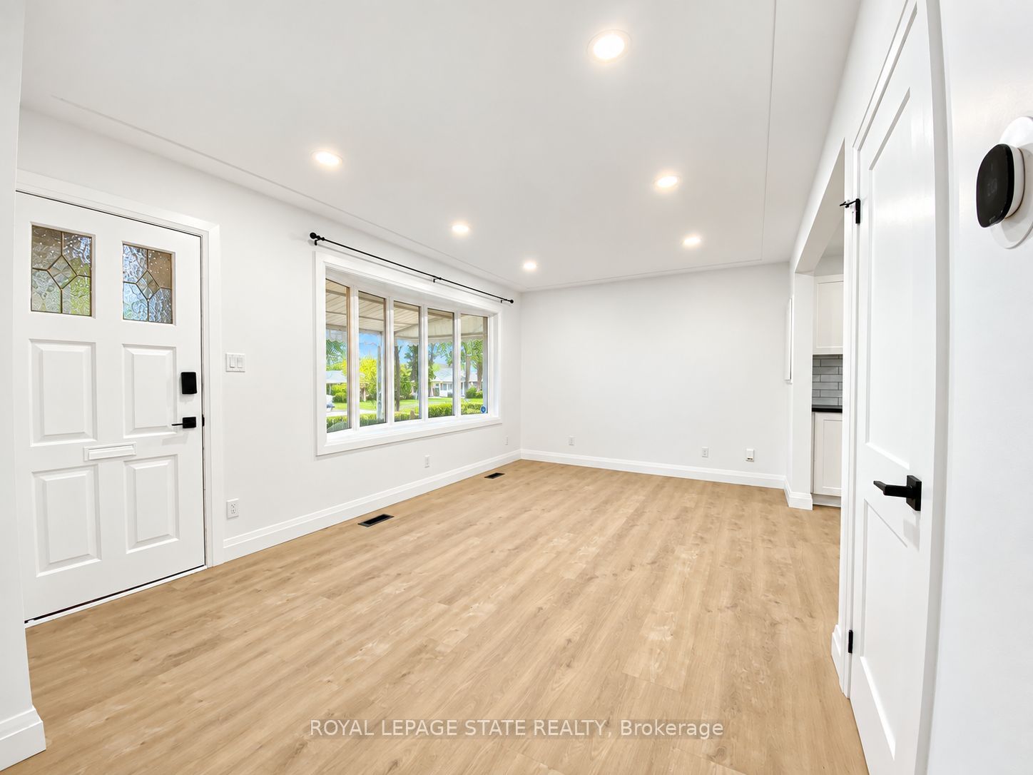 24 Sandalwood Avenue Upper, Hamilton, ON L8T 2E3 photo 3