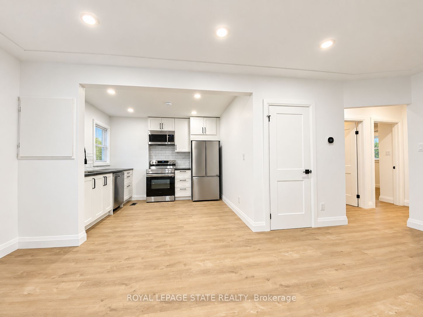 24 Sandalwood Avenue Upper, Hamilton, ON L8T 2E3 photo 4