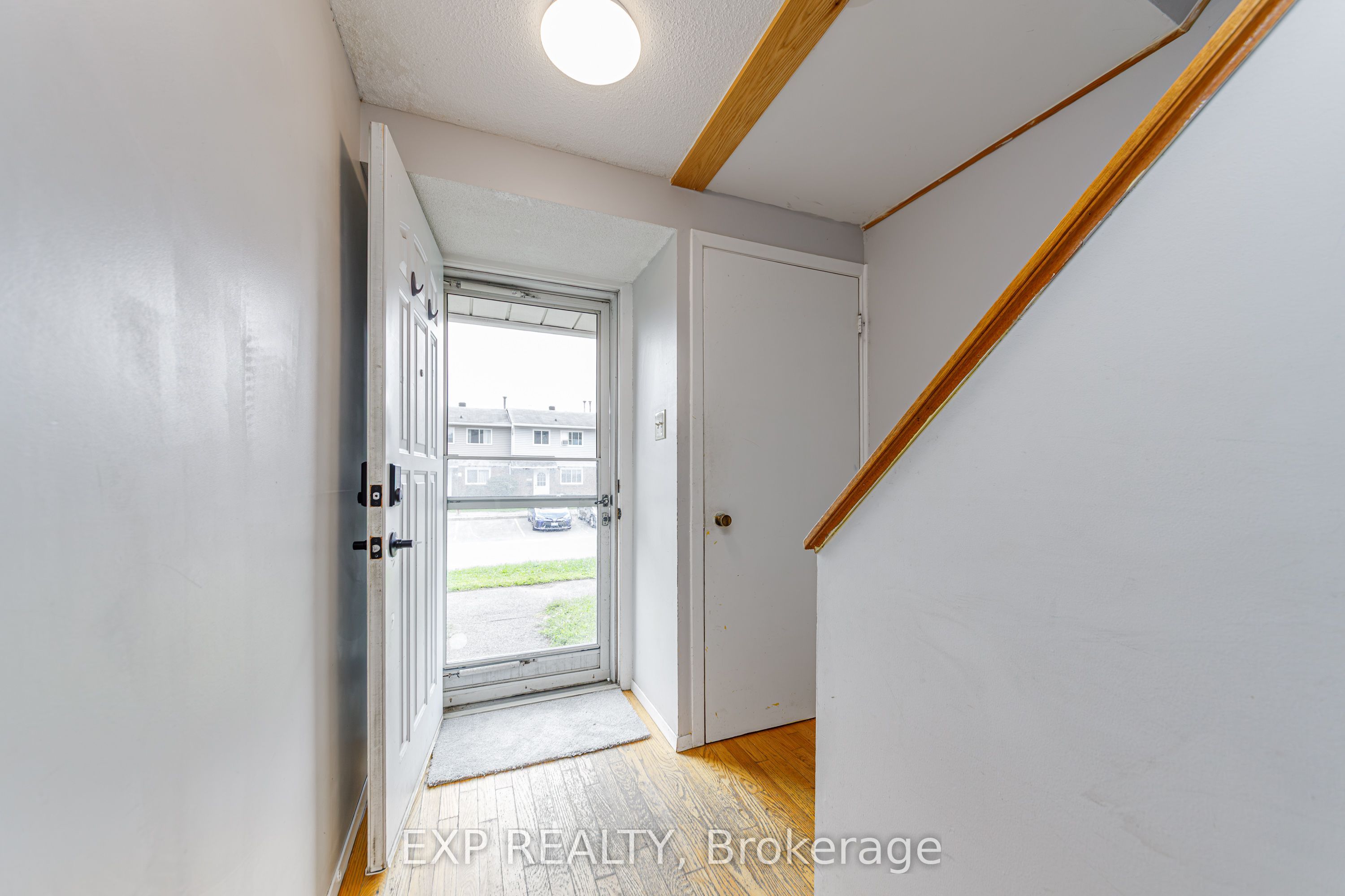 1480 Heatherington Road L, Hunt Club - South Keys and Area, ON K1V 6S1 photo 2
