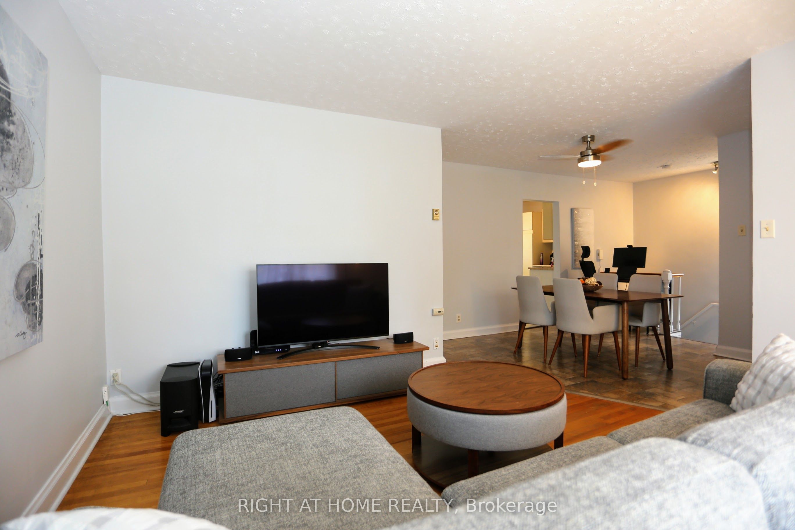 323 Levis Avenue, Vanier and Kingsview Park, ON K1L 6H1 photo 3