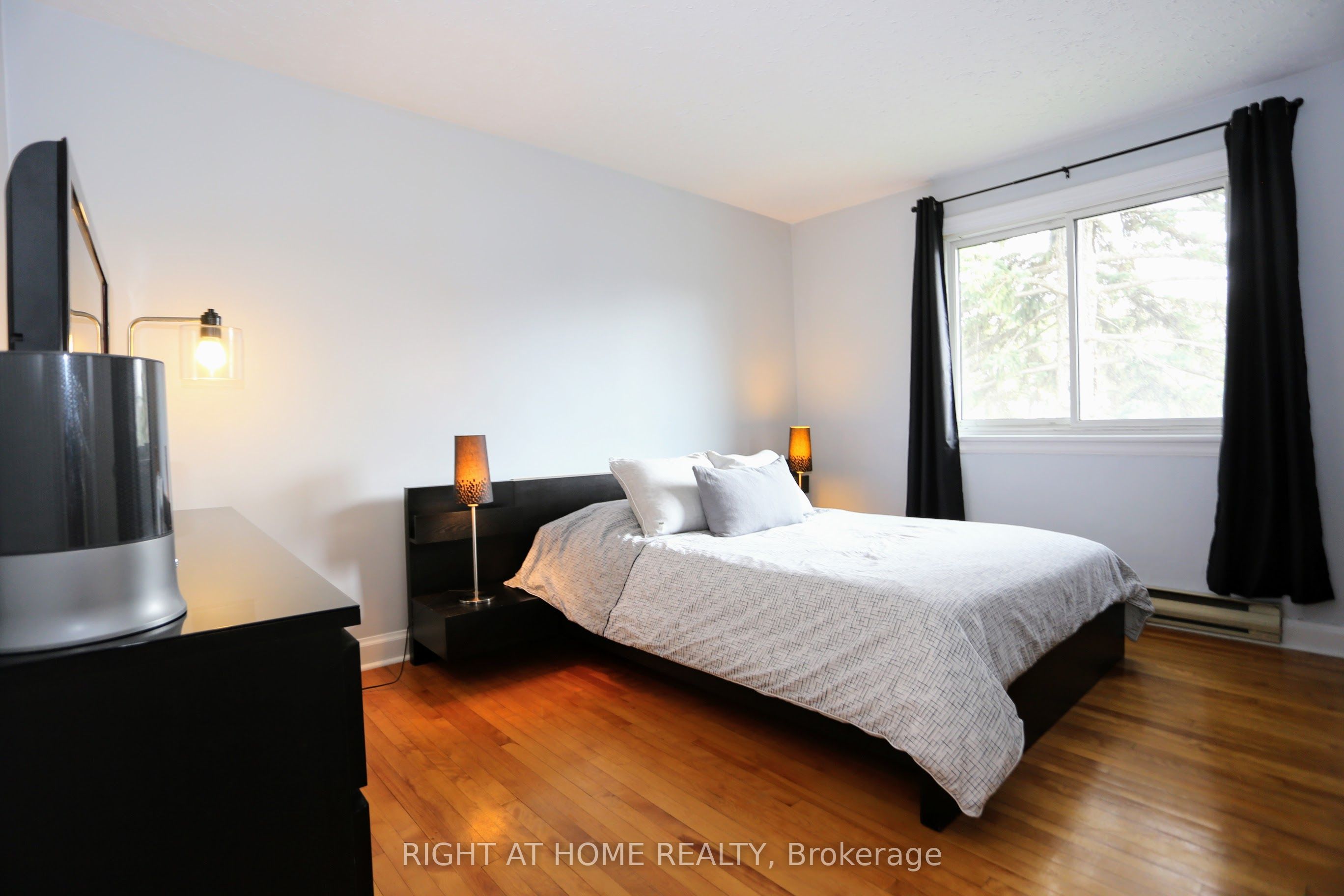 323 Levis Avenue, Vanier and Kingsview Park, ON K1L 6H1 photo 5
