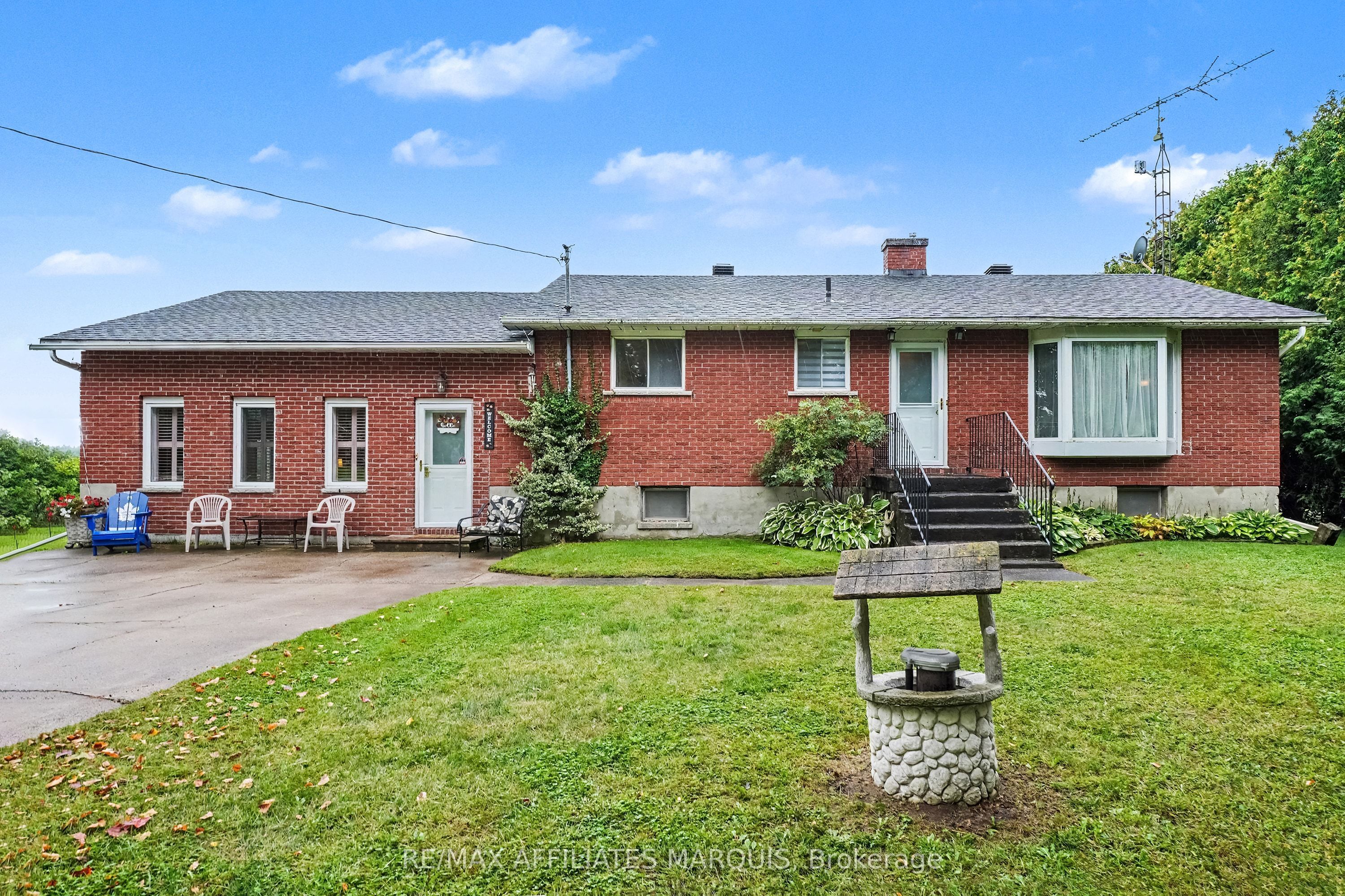 733 ROSEDALE Road, Montague, ON K7A 5B8