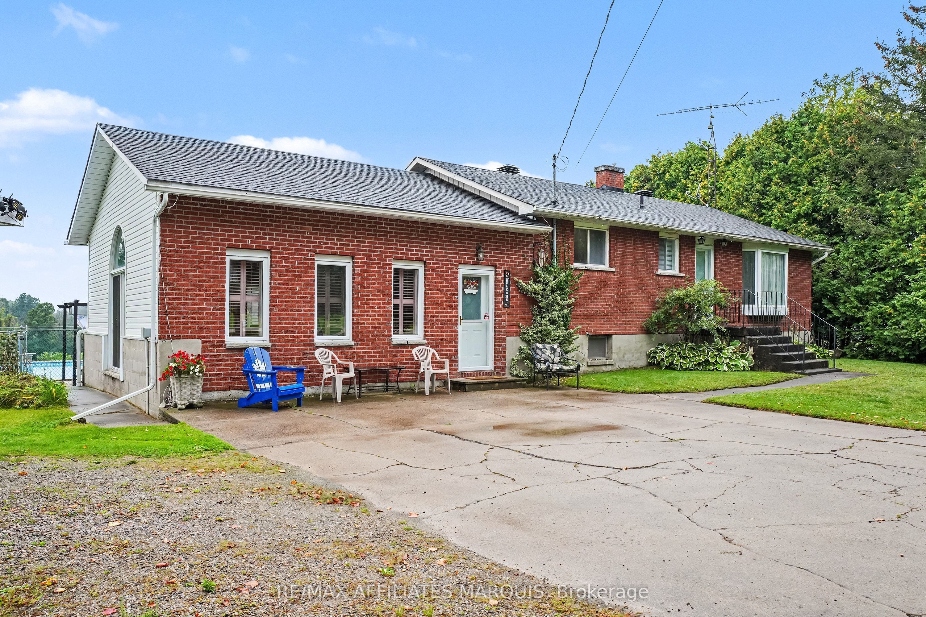 733 ROSEDALE Road, Montague, ON K7A 5B8 photo 2
