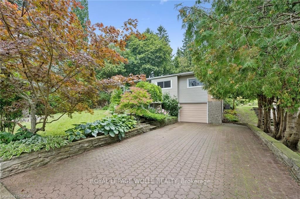 100 Forest Hill Drive, Kitchener, ON N2M 4G3 photo 2