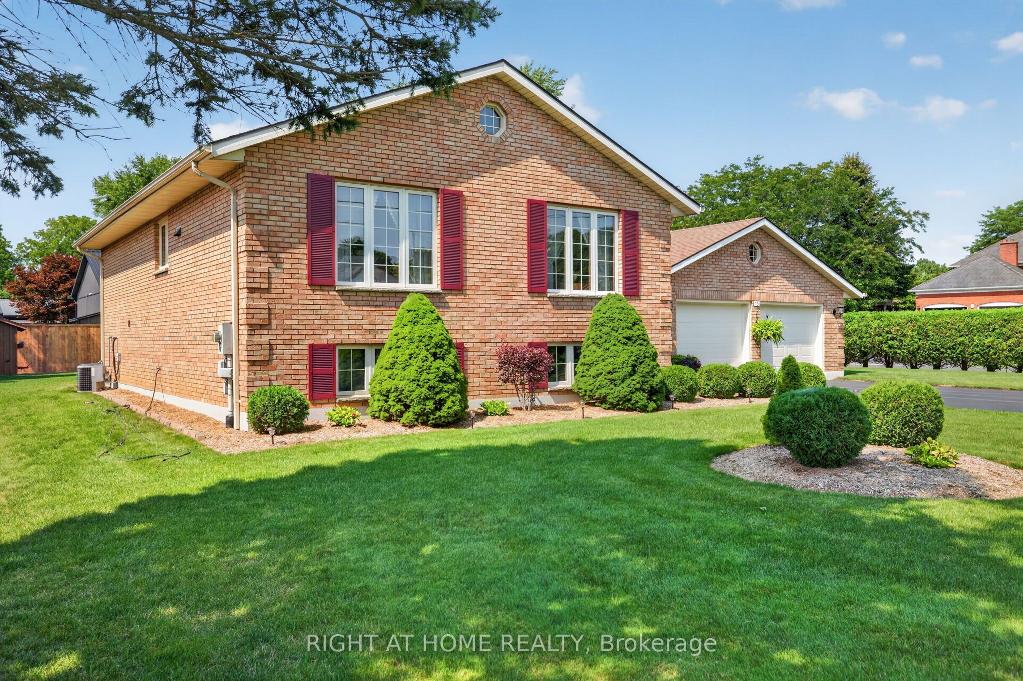 13 St Ladislaus Street, Norfolk, ON N0J 1E0 photo 3