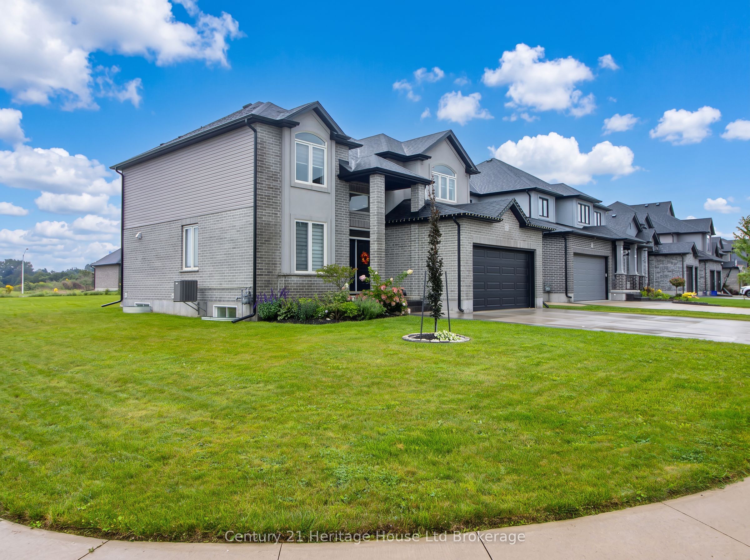 97 Beech Boulevard, Tillsonburg, ON N4G 5S1 photo 2