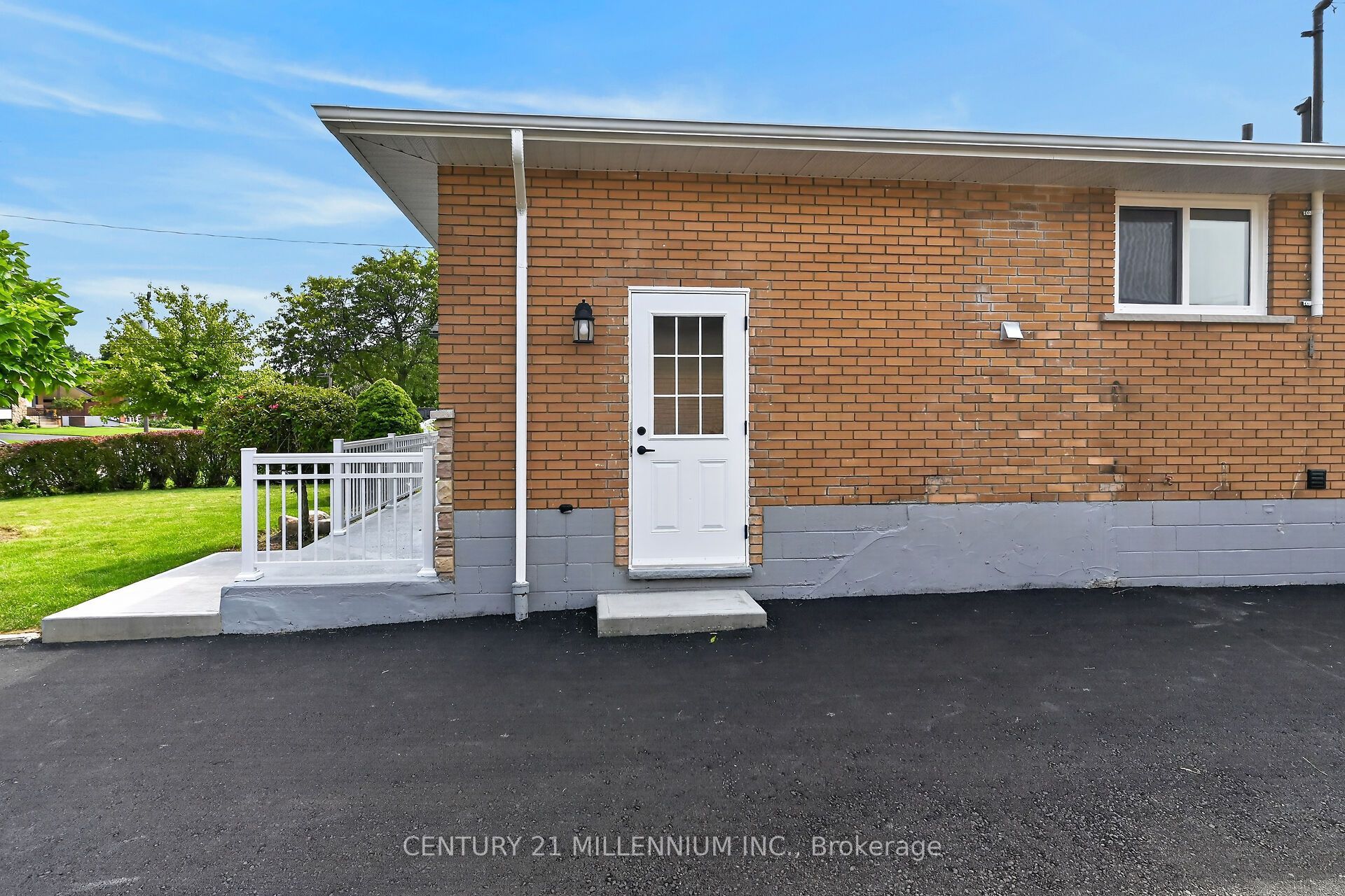 40 Purdy Crescent Lower, Hamilton, ON L9A 3B3 photo 3