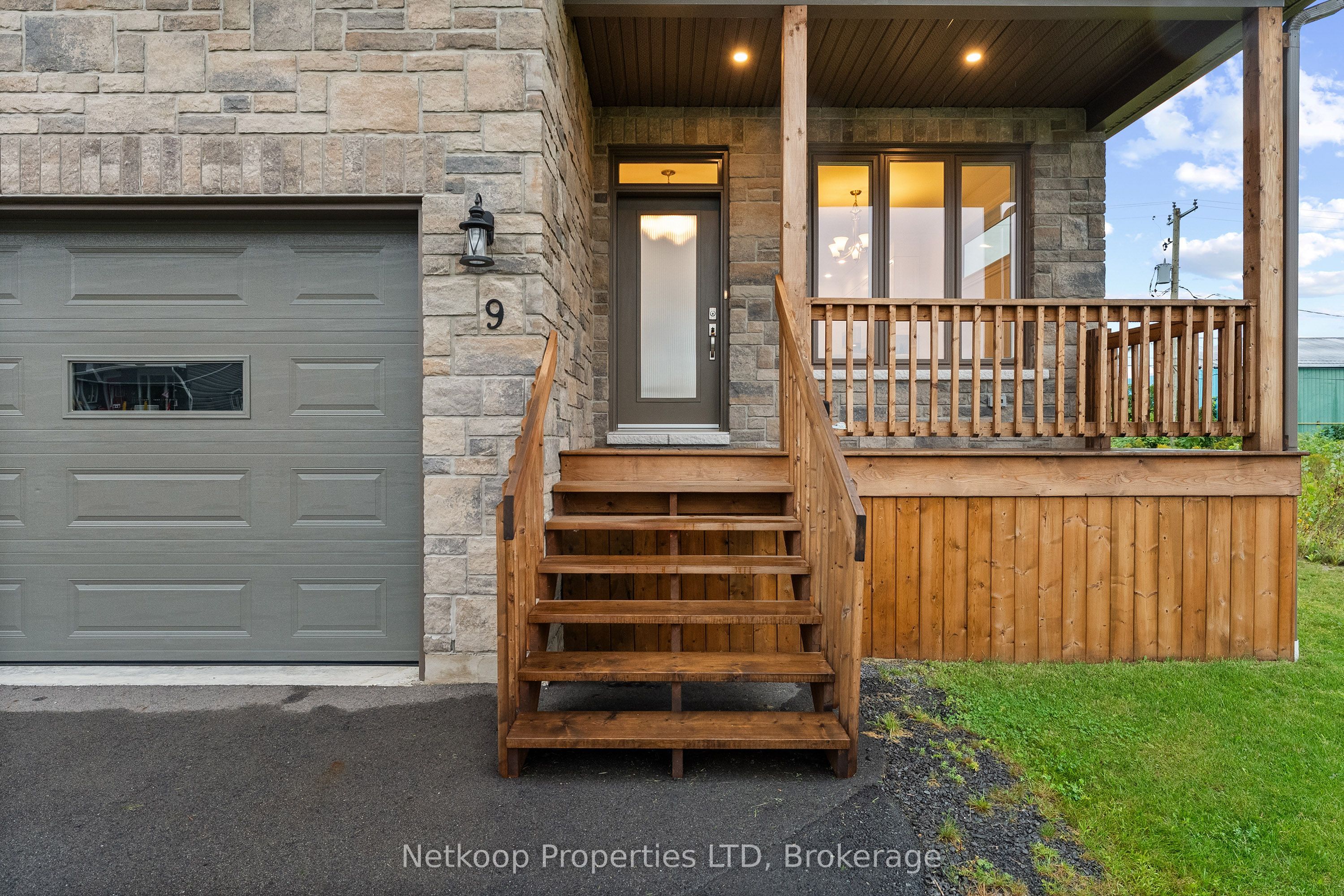 9 Billings Avenue W, South Dundas, ON K0E 1K0 photo 2