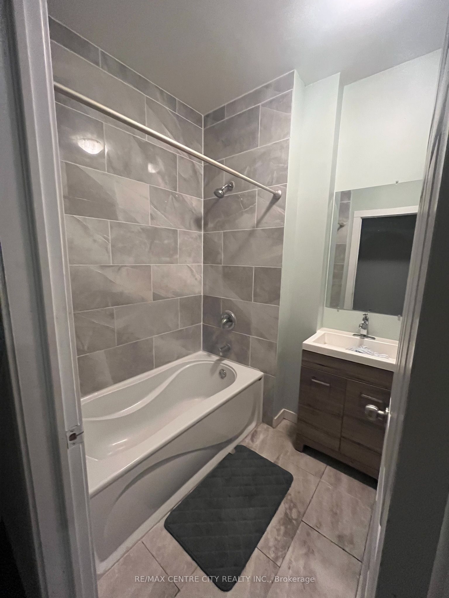 362 Richmond Street 1, London East, ON N6A 3C3