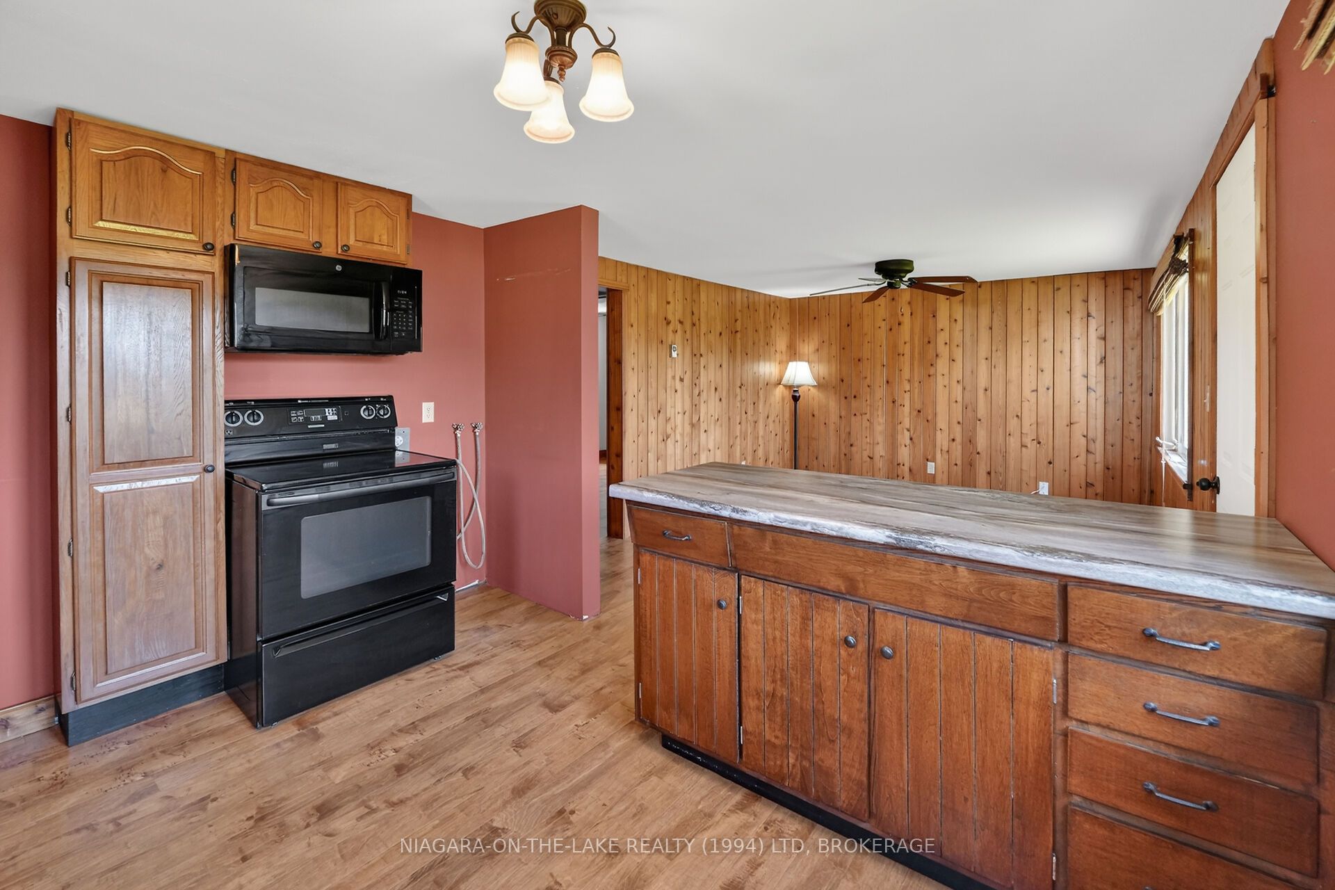 527 Empire Road, Port Colborne, ON L0S 1R0 photo 3