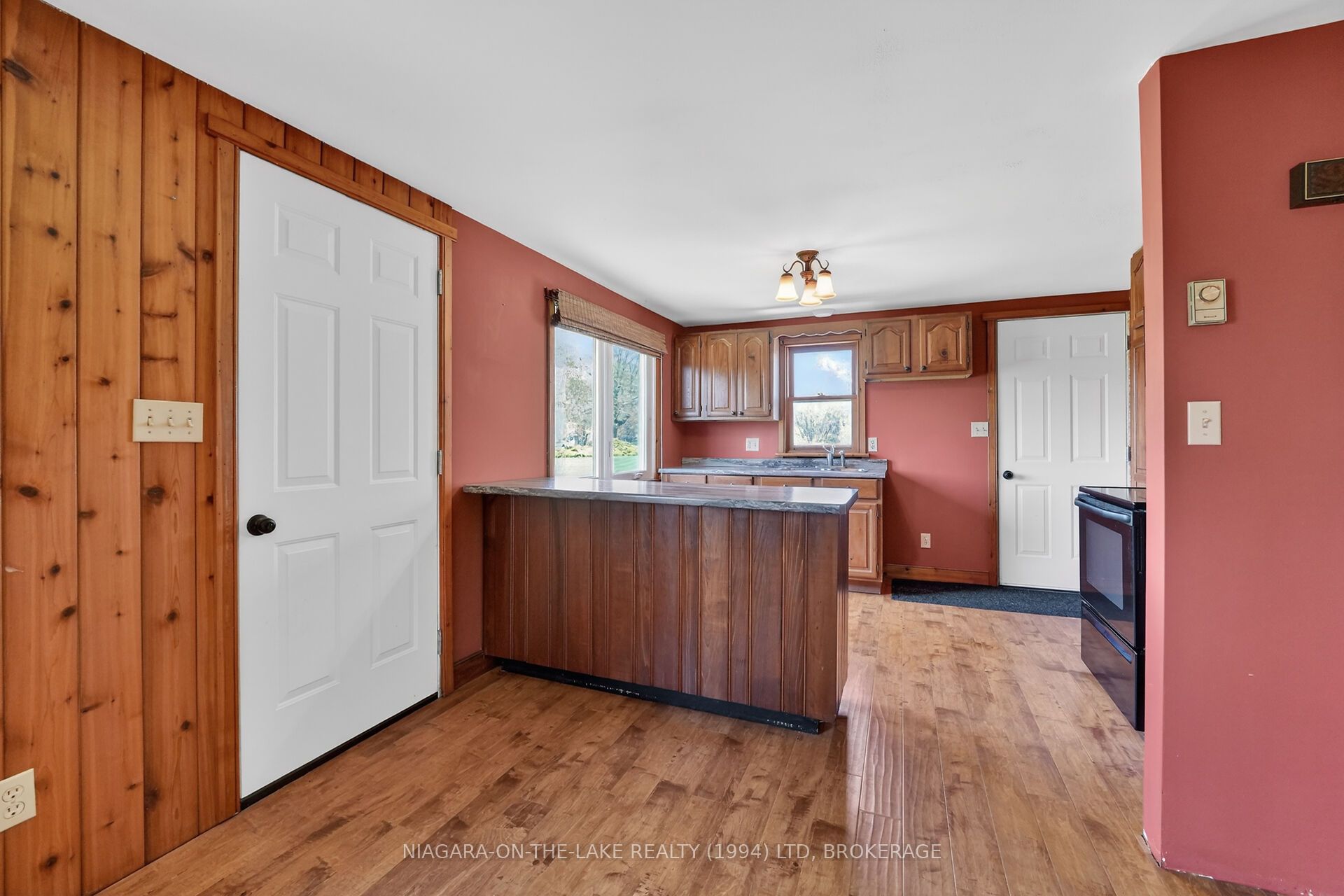 527 Empire Road, Port Colborne, ON L0S 1R0 photo 4