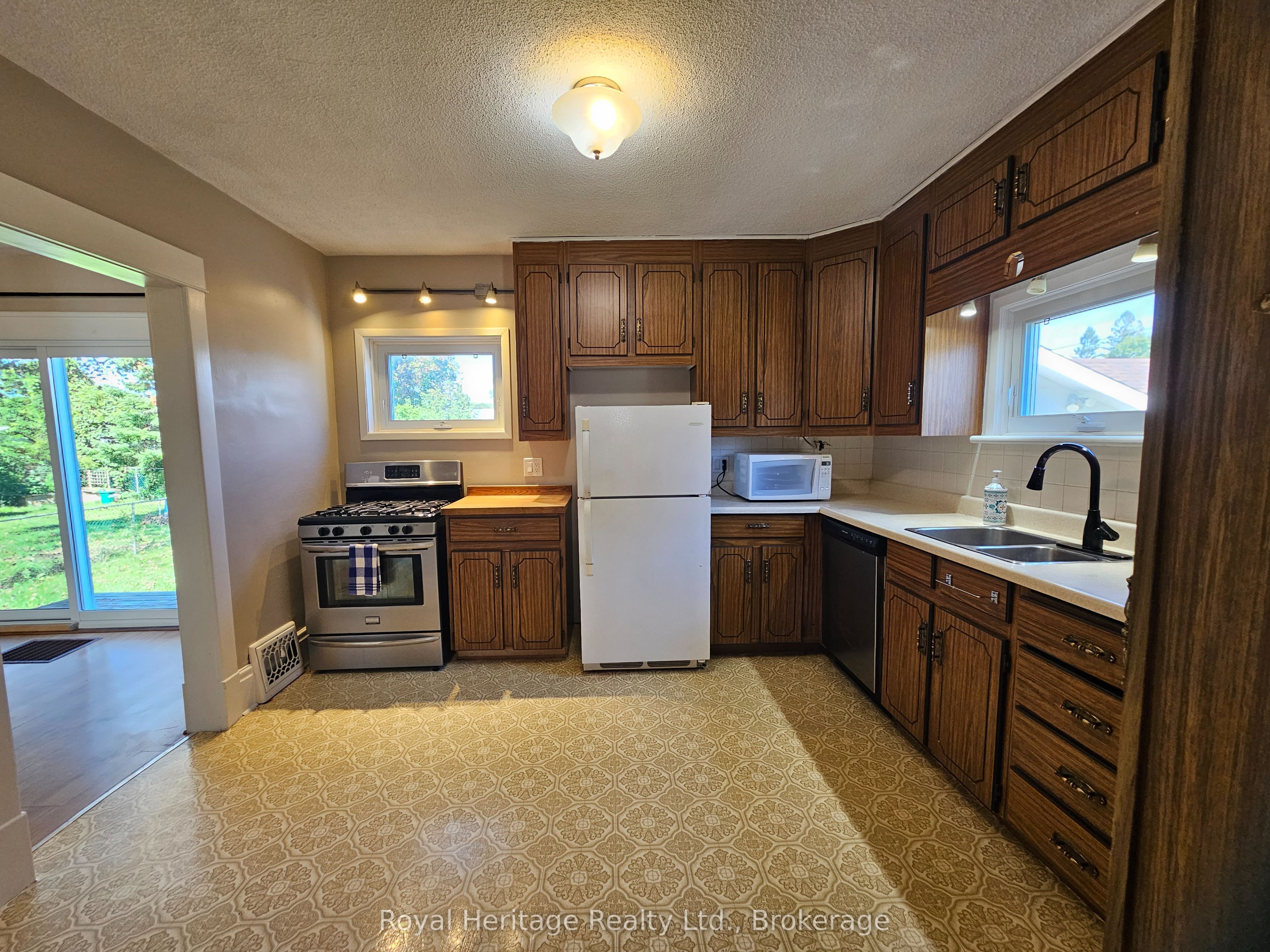 102 Catharine Street, Belleville, ON K8P 1M3 photo 5