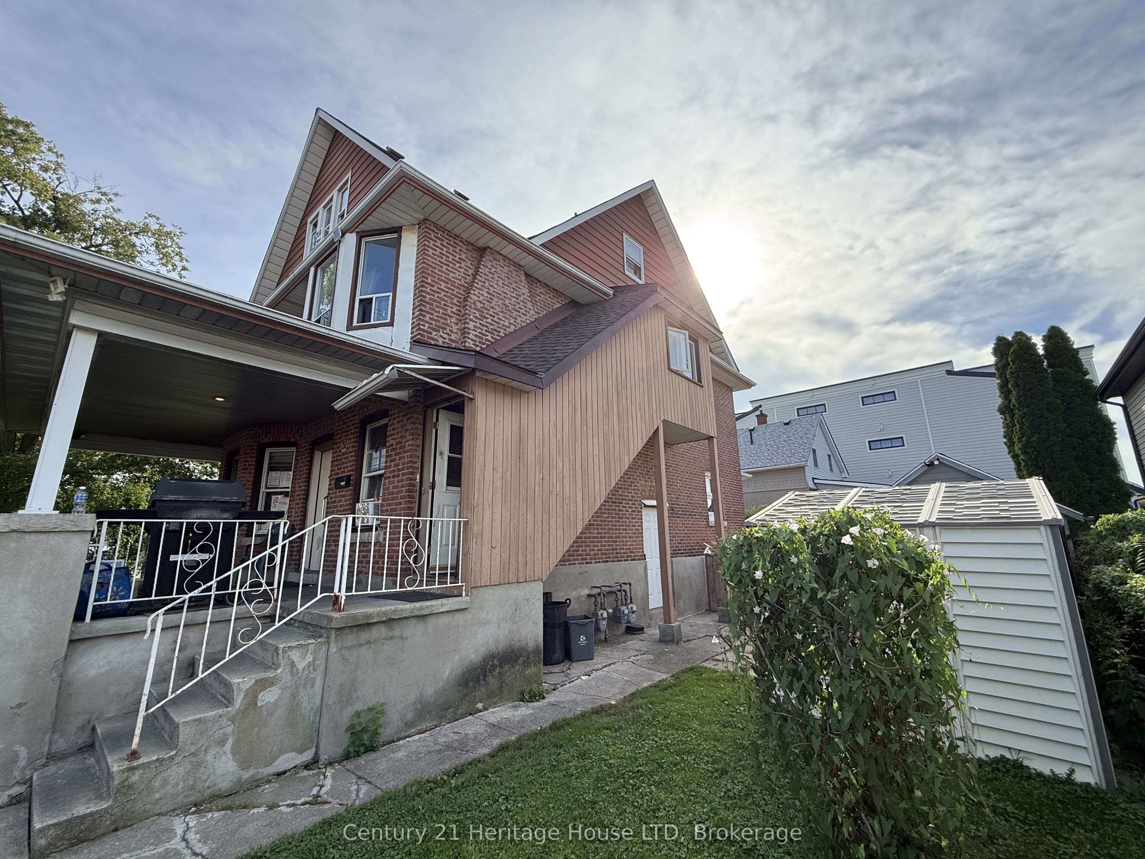 31 Pine Street N, Thorold, ON L2V 2P1 photo 3