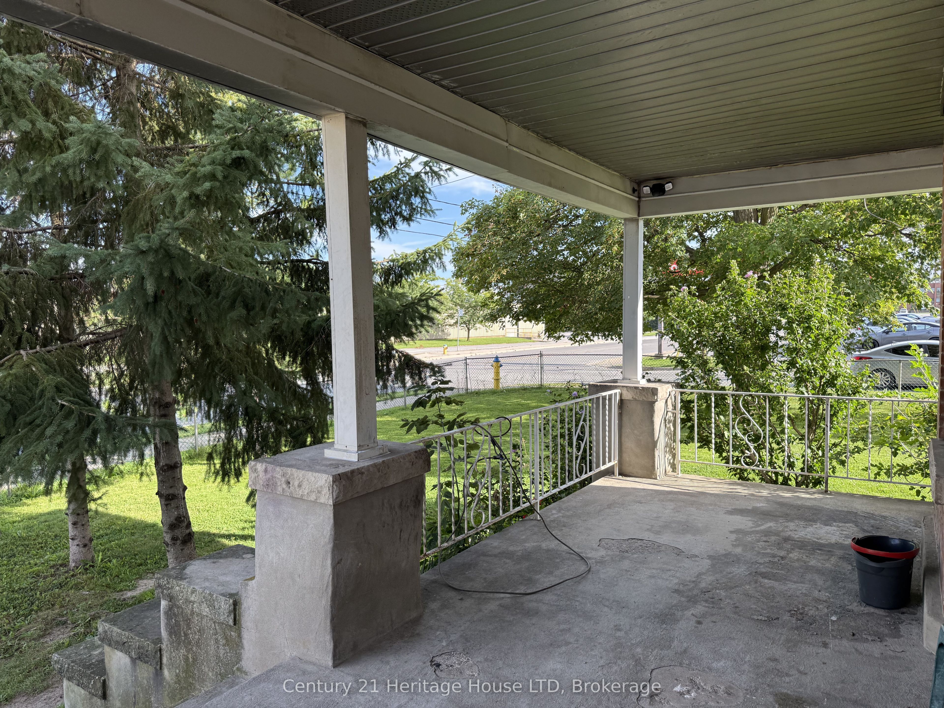 31 Pine Street N, Thorold, ON L2V 2P1 photo 4