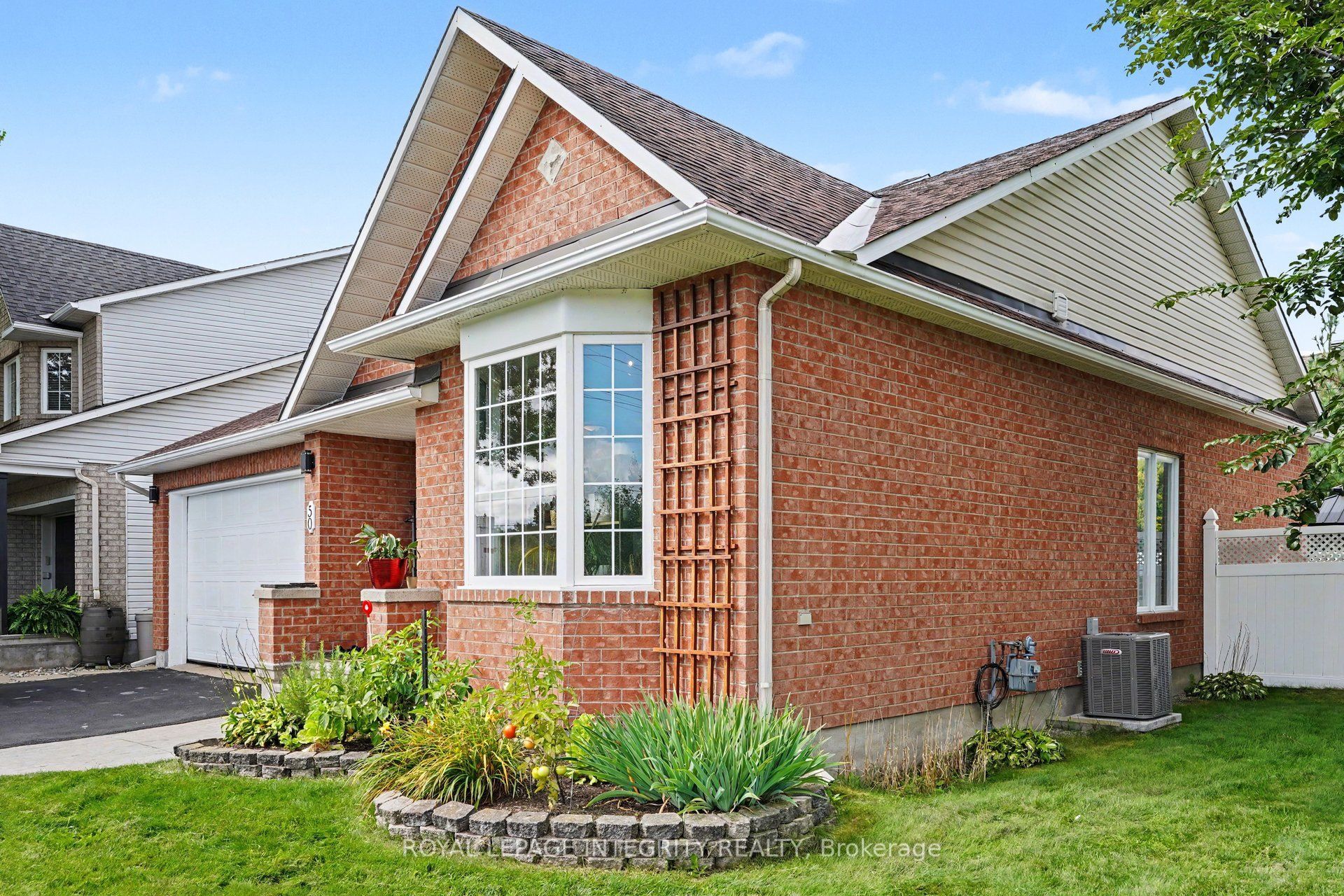 50 Baypointe Crescent, Barrhaven, ON K2G 6R1 photo 2