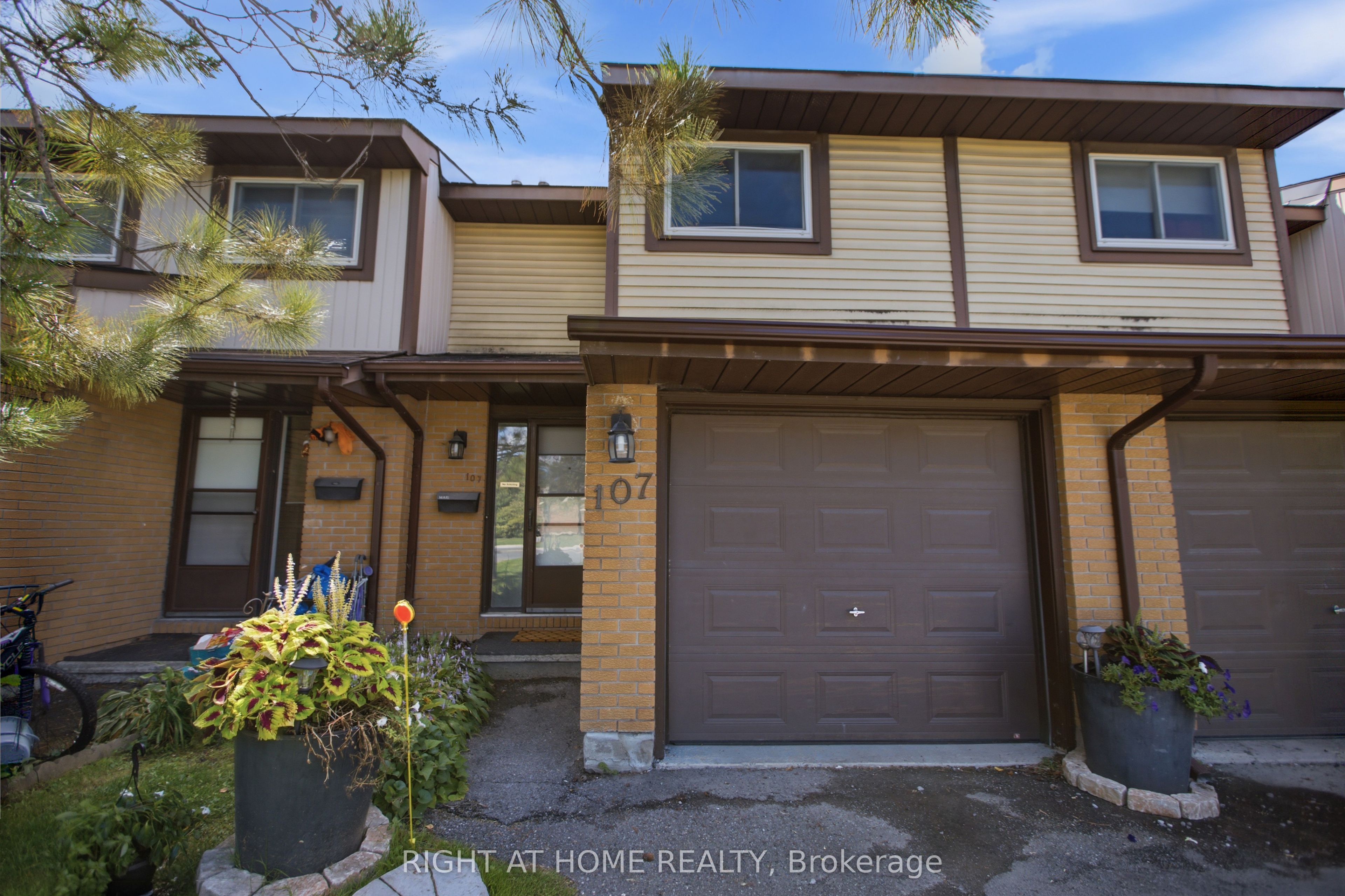 107 Castlefrank Road 8, Kanata, ON K2L 2Y1 photo 2