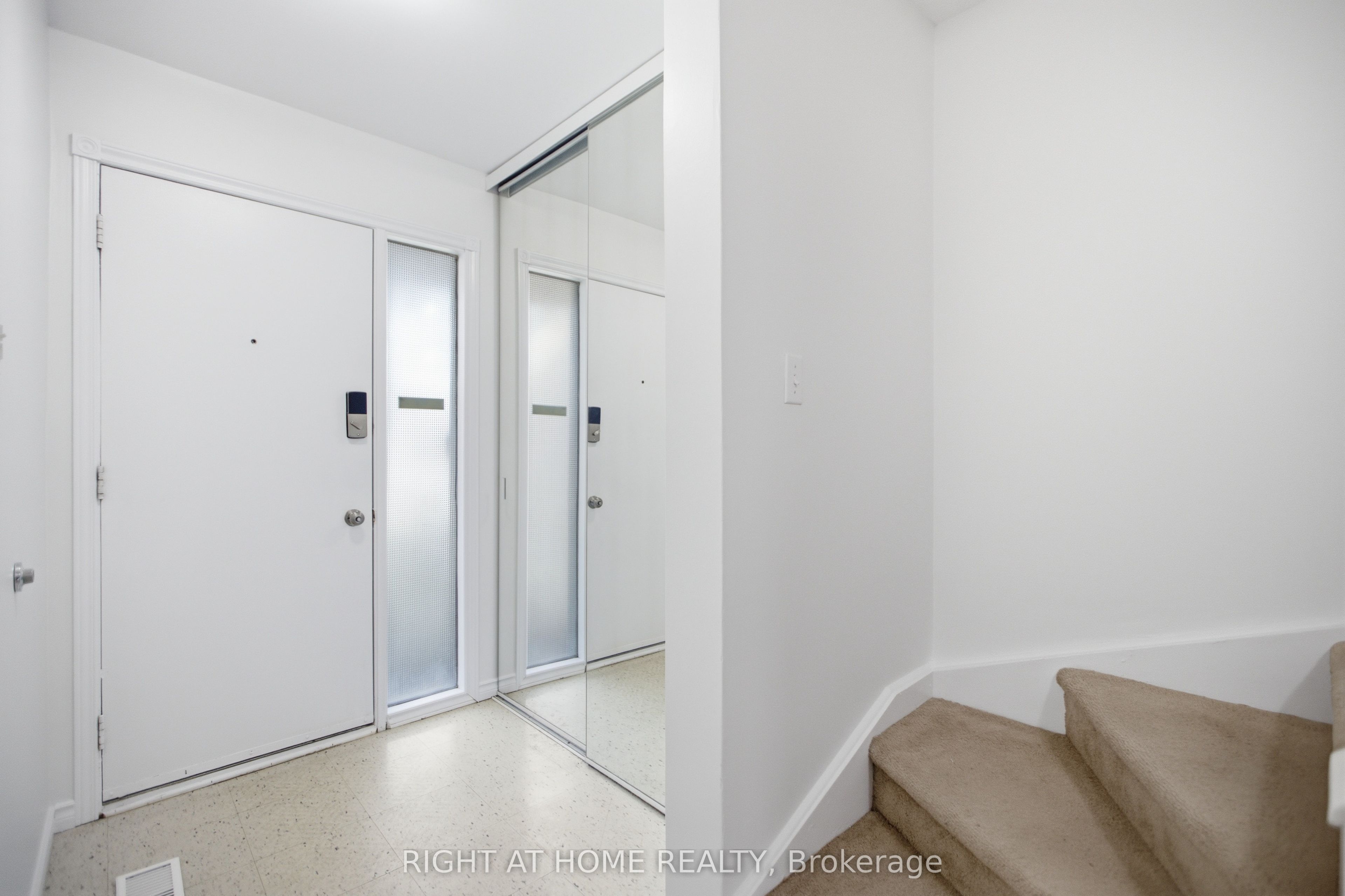 107 Castlefrank Road 8, Kanata, ON K2L 2Y1 photo 4