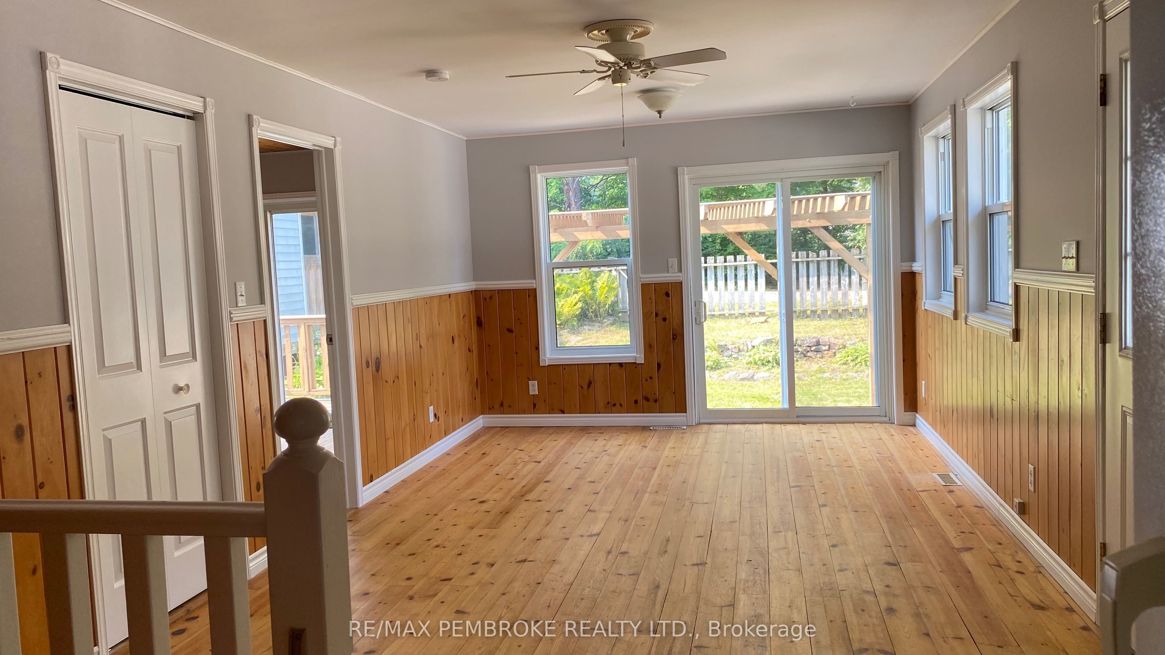 53 Huron Street, Deep River, ON K0J 1P0 photo 2