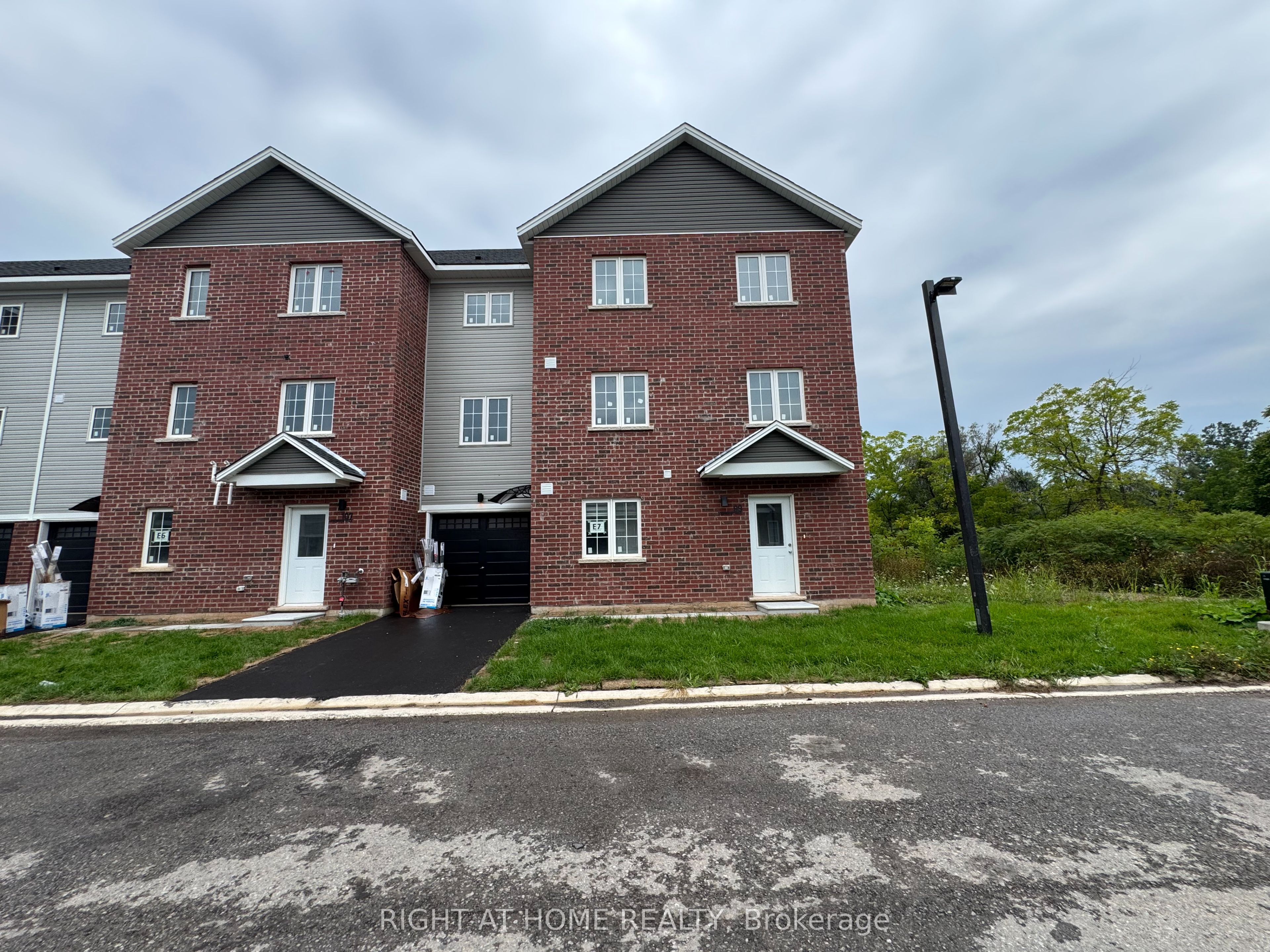 99 Highriver Trail (MAIN), Welland, ON L3C 0H6