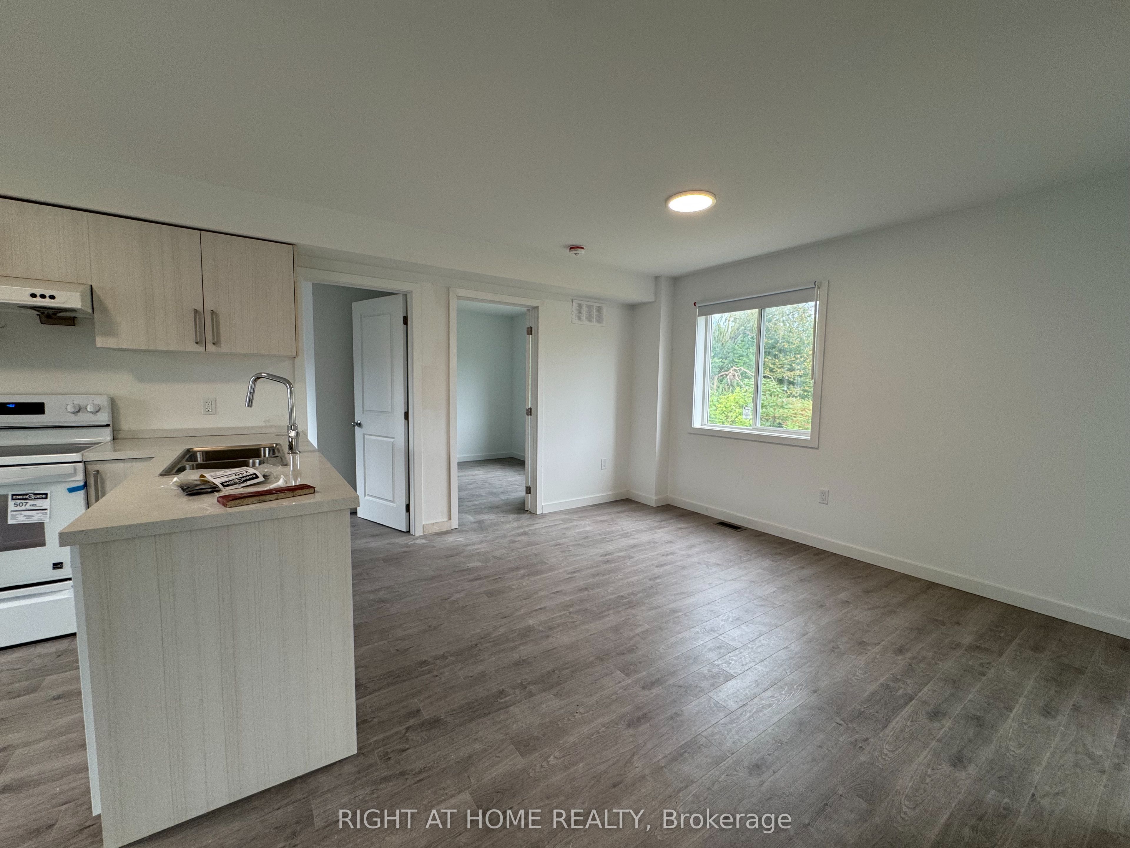 99 Highriver Trail (MAIN), Welland, ON L3C 0H6 photo 4