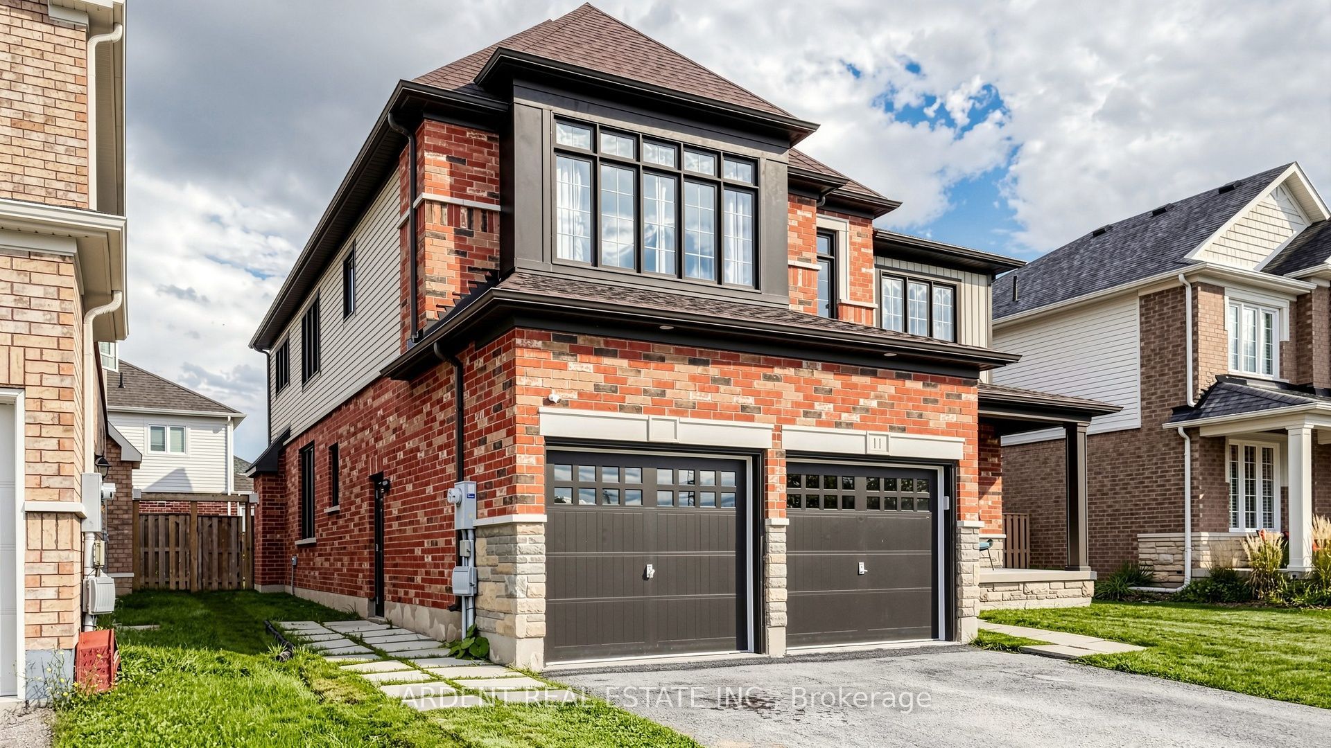 11 Sunset Way, Thorold, ON L2V 0B6 photo 2