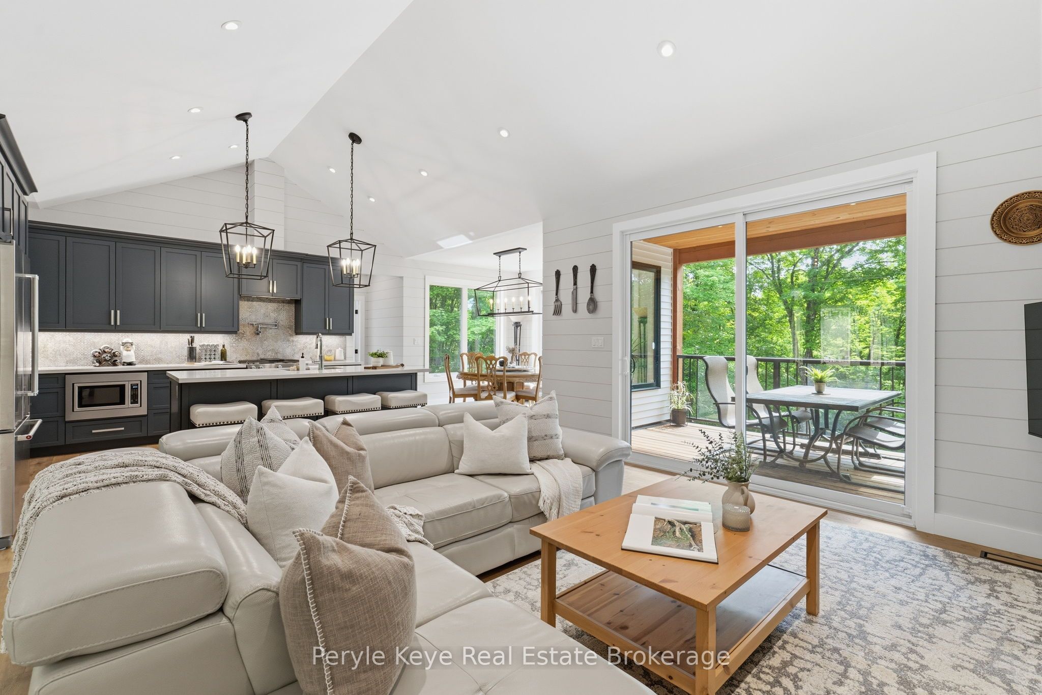 1140 Walker's Glenn Crescent, Lake of Bays, ON P1H 2J6 photo 2