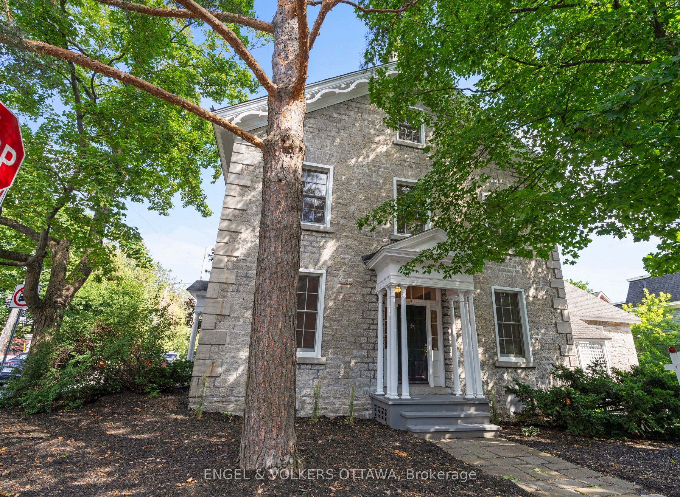 71 Thomas Street, New Edinburgh - Lindenlea, ON K1M 1M7 photo 2