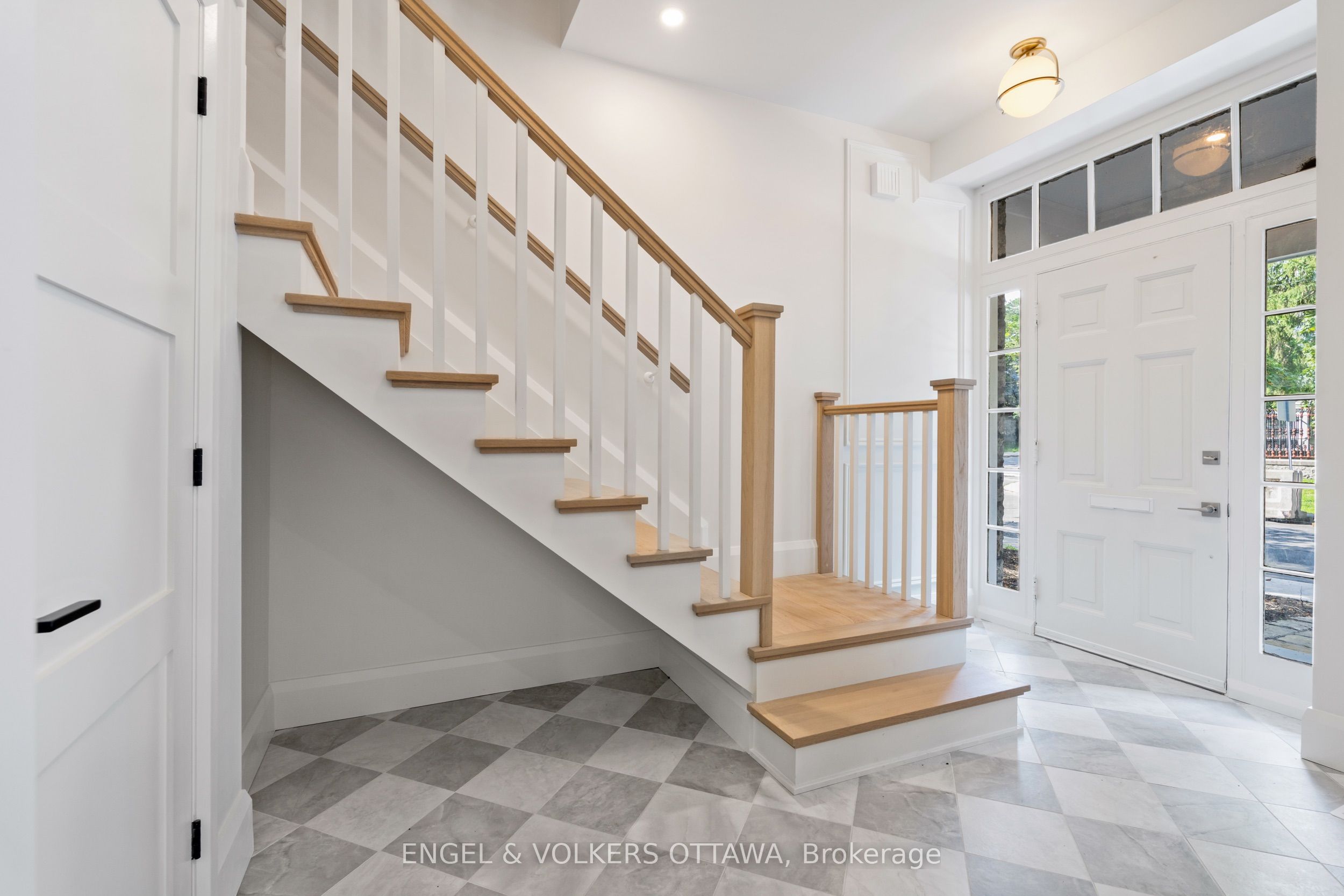 35 Mackay Street, New Edinburgh - Lindenlea, ON K1M 2B2 photo 3