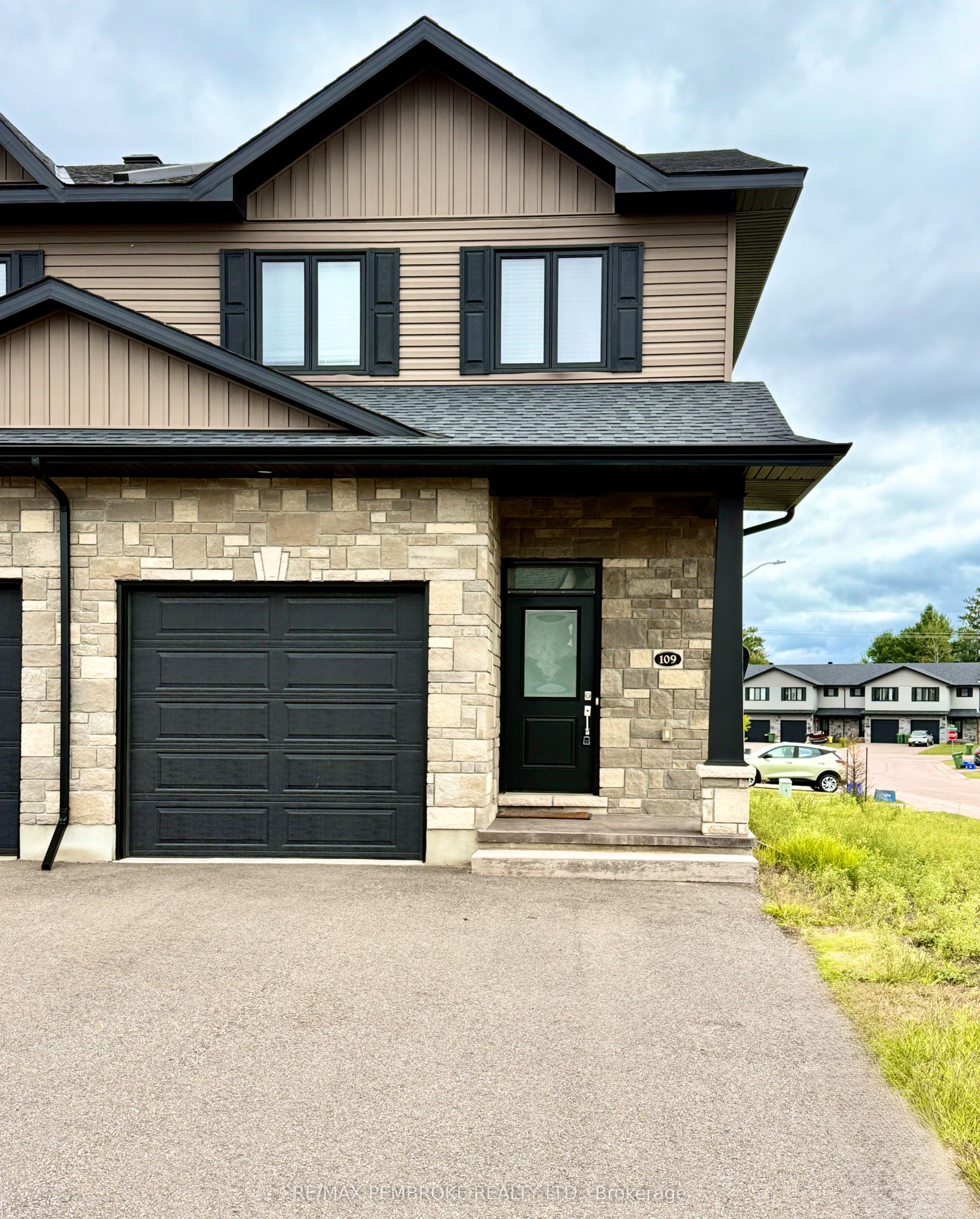 109 CHAD Street, Petawawa, ON K8H 0G9