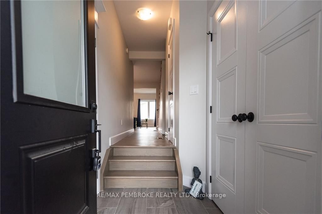 109 CHAD Street, Petawawa, ON K8H 0G9 photo 2