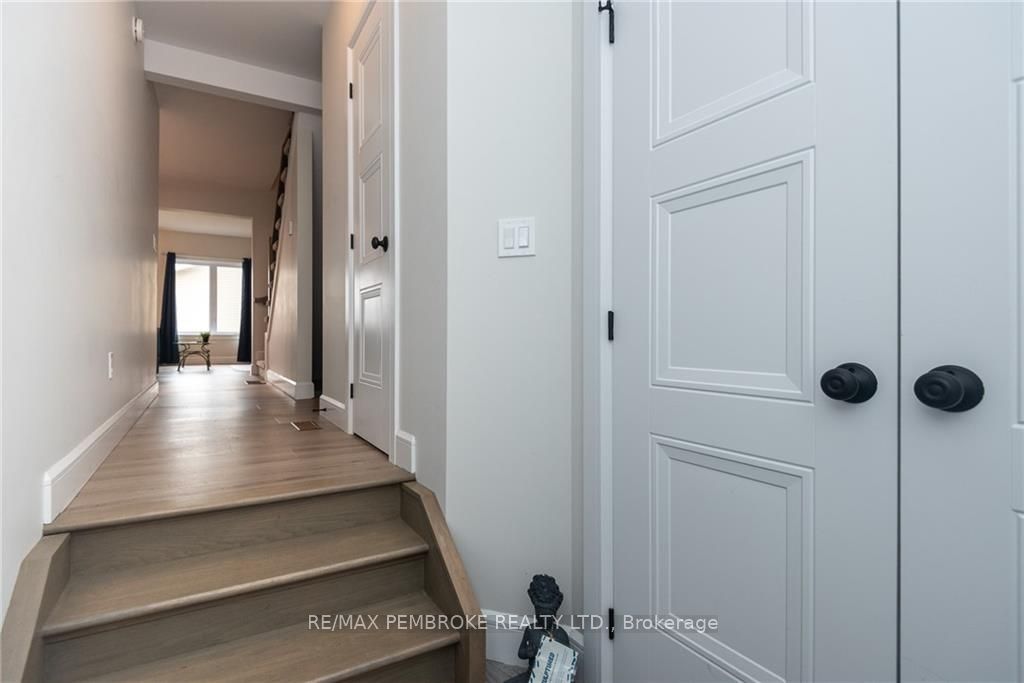 109 CHAD Street, Petawawa, ON K8H 0G9 photo 3