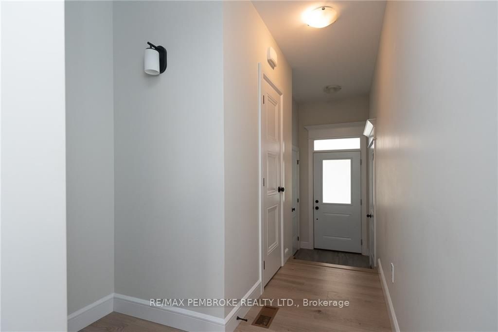109 CHAD Street, Petawawa, ON K8H 0G9 photo 4
