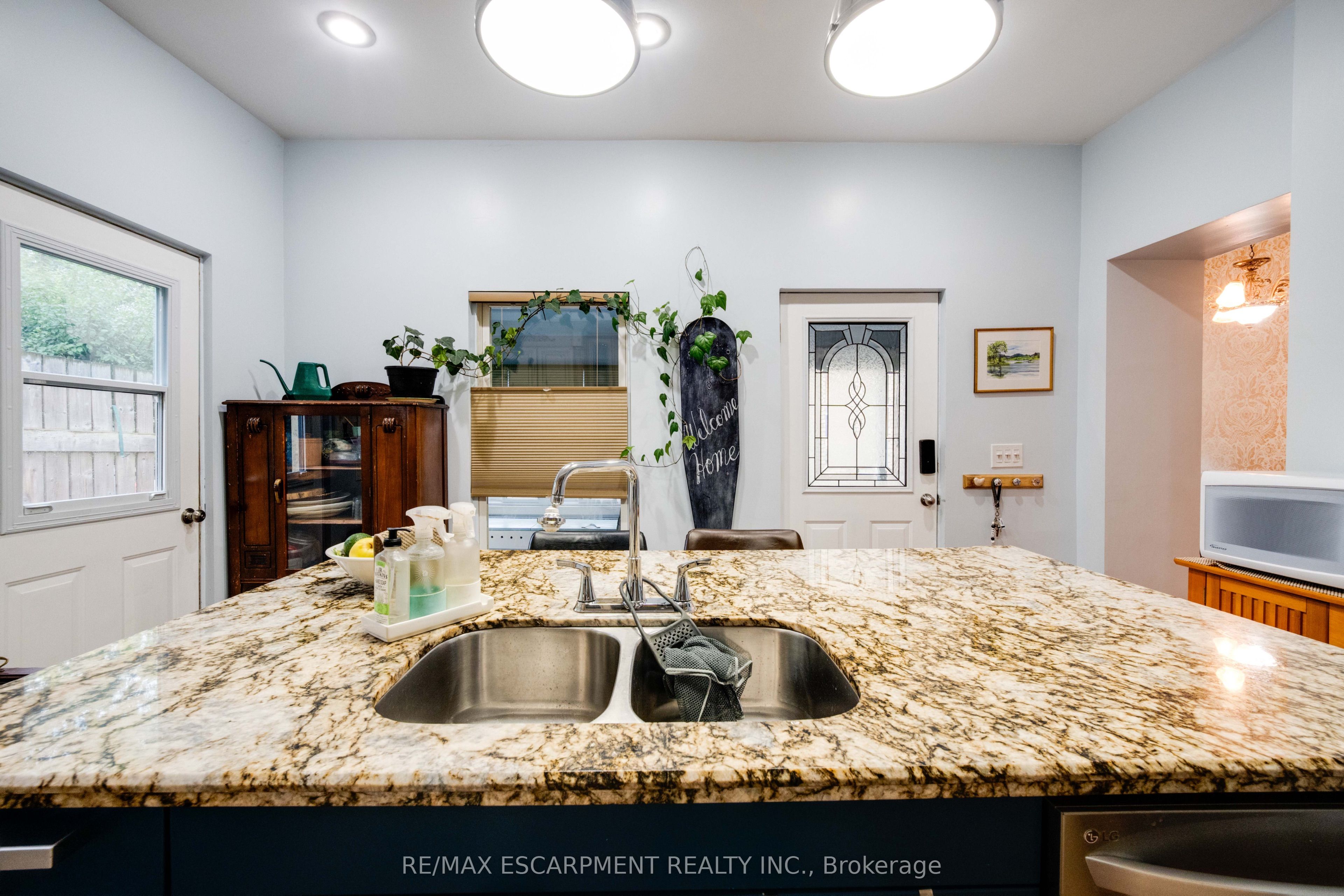 72 Pearl Street, Brantford, ON N3T 3N7 photo 5