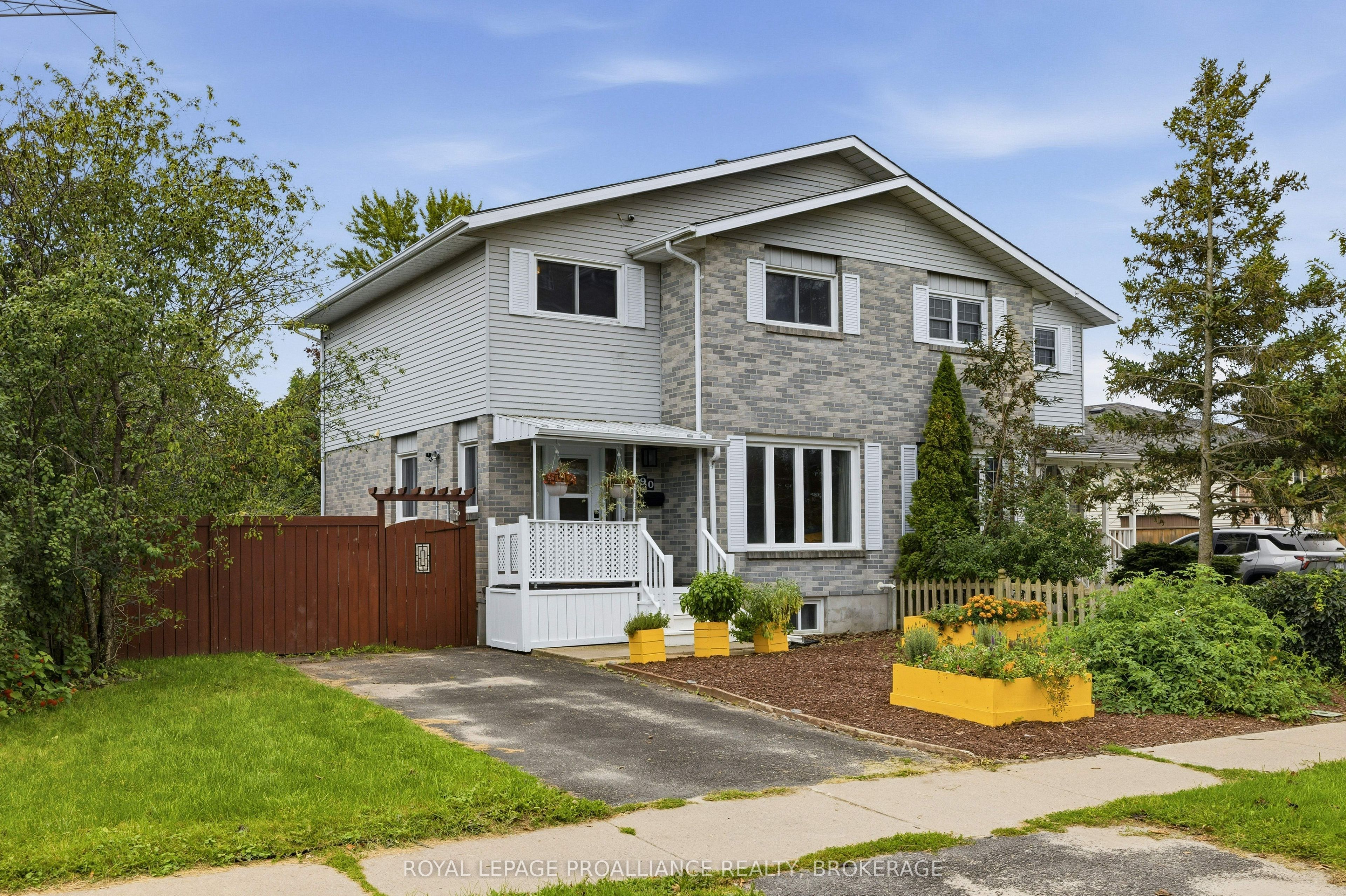 690 Davis Drive, Kingston, ON K7M 7X3
